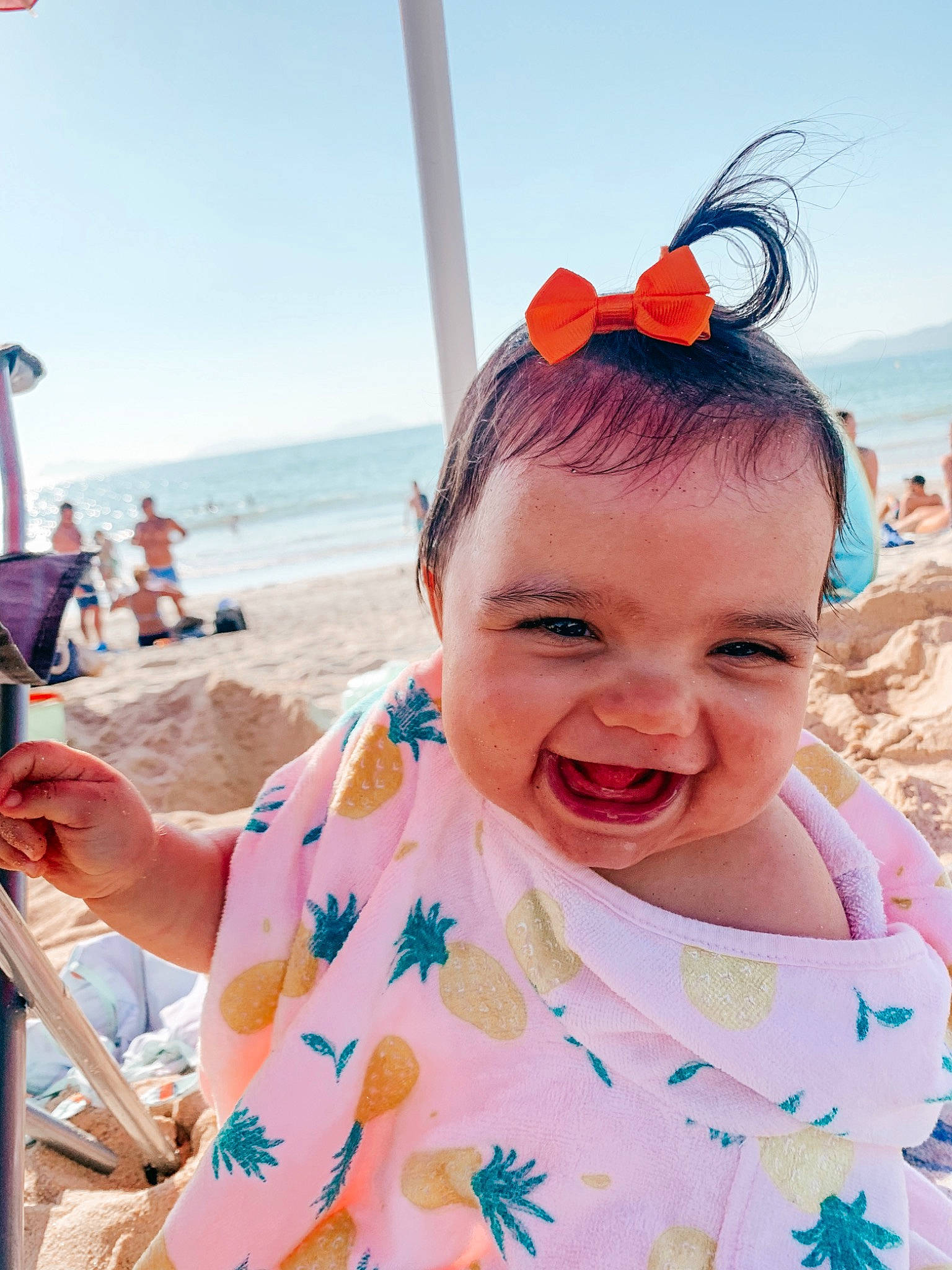 Gabriela a rejoint le concours — aidez-le/la à gagner de superbes lots ! baby, beach, beauty, child, event, fashion_accessory, fun, happy, holiday, human, joy, leisure, people_on_beach, person, pink, recreation, sand, skin, sky, summer