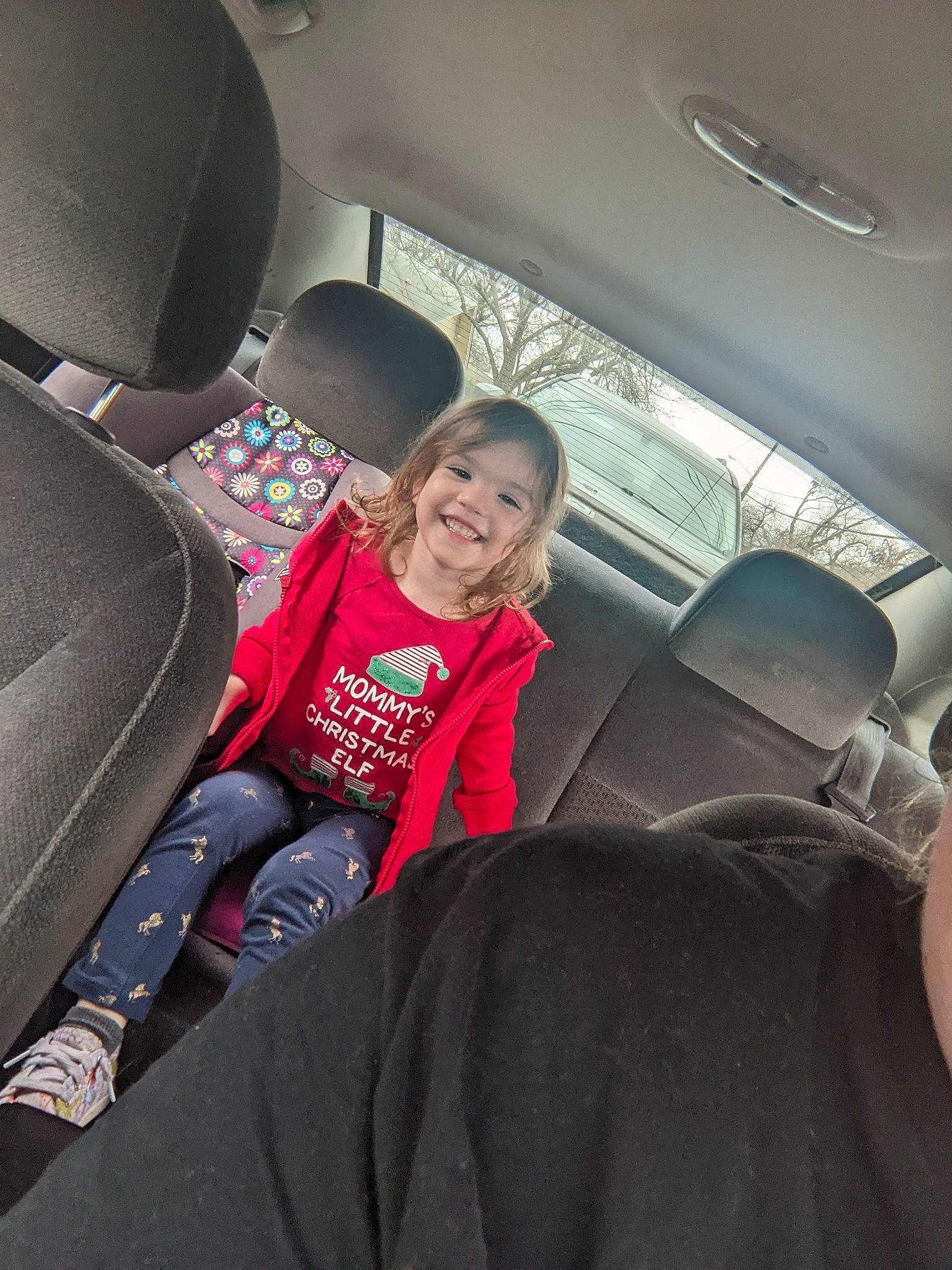 Amara is registered to the contest to win money with this photo: air_travel, airline, auto_part, automotive_design, automotive_exterior, car, car_seat, car_seat_cover, comfort, family_car, head_restraint, joy, luxury_vehicle, mode_of_transport, motor_vehicle, person, personal_luxury_car, smile, steering_part, toddler