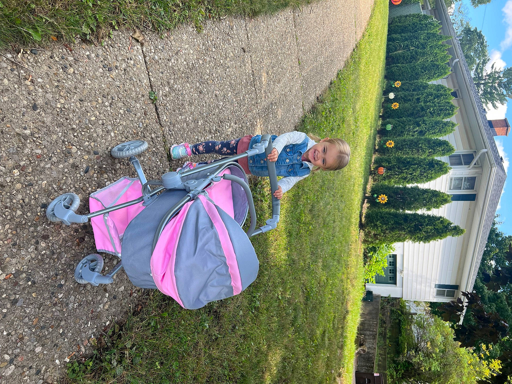 Maya is registered to the contest to win money with this photo: asphalt, fashion_accessory, fun, grass, green, joy, landscape, leaf, leisure, people_in_nature, person, plant, pole, public_space, recreation, road_surface, shrub, sidewalk, sky, sports_equipment