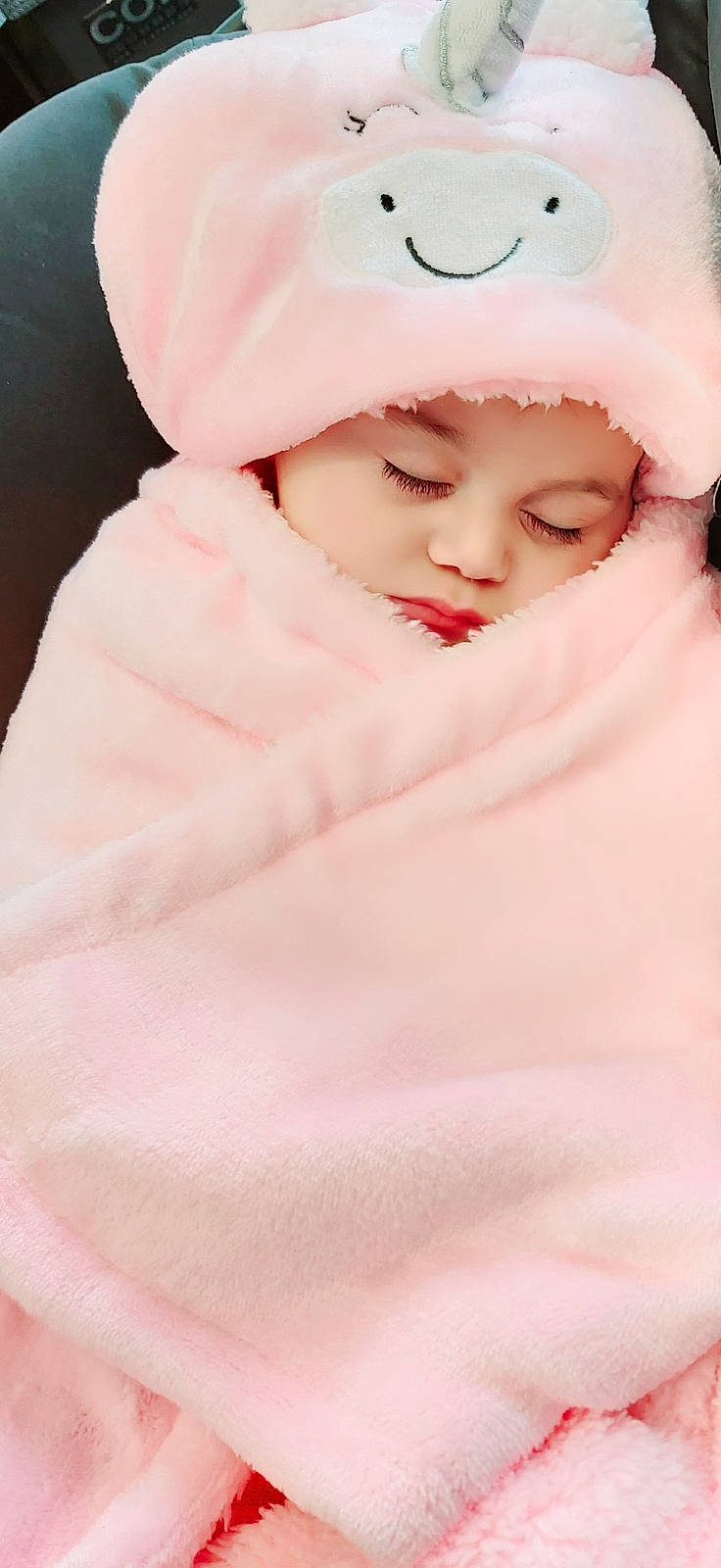 Carla participe au concours pour gagner de l'argent avec cette photo : baby, beauty, cheek, child, eye, eyelash, face, fur, head, headgear, headwear, lip, nose, person, pink, skin, smile, toddler