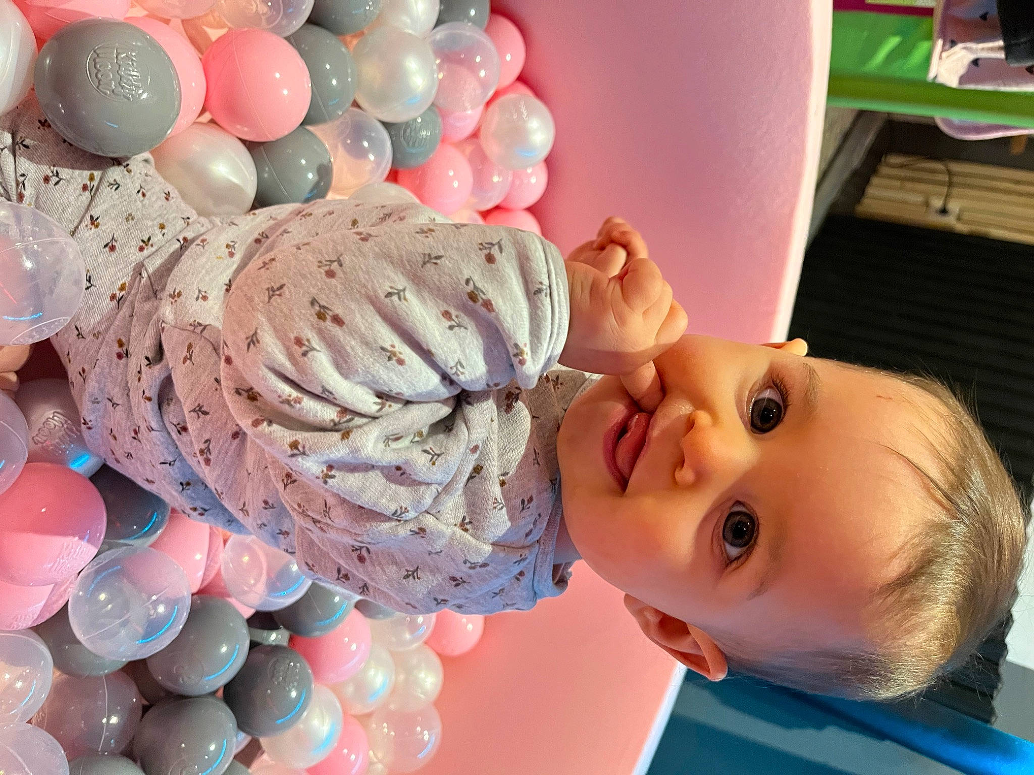 Hinata a rejoint le concours — aidez-le/la à gagner de superbes lots ! balloon, blue, child, circle, event, eyelash, fun, green, happy, magenta, party_supply, pattern, person, photograph, pink, plant, play, product, textile, toddler