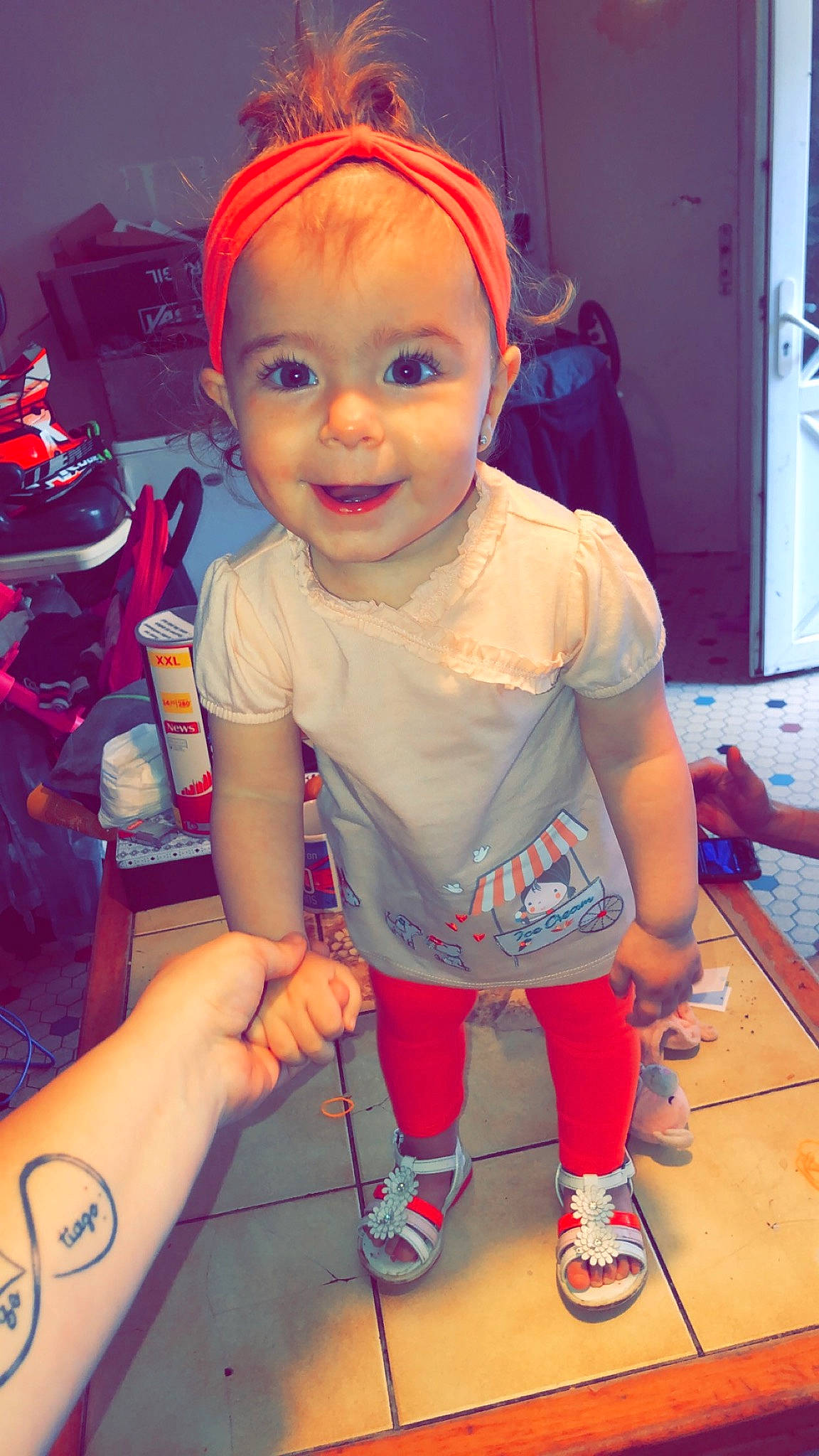 Tessa a rejoint le concours — aidez-le/la à gagner de superbes lots ! baby, blue, child, cool, electric_blue, fun, hairstyle, happy, lip, mouth, nose, person, pink, product, purple, red, skin, smile, t_shirt, toddler