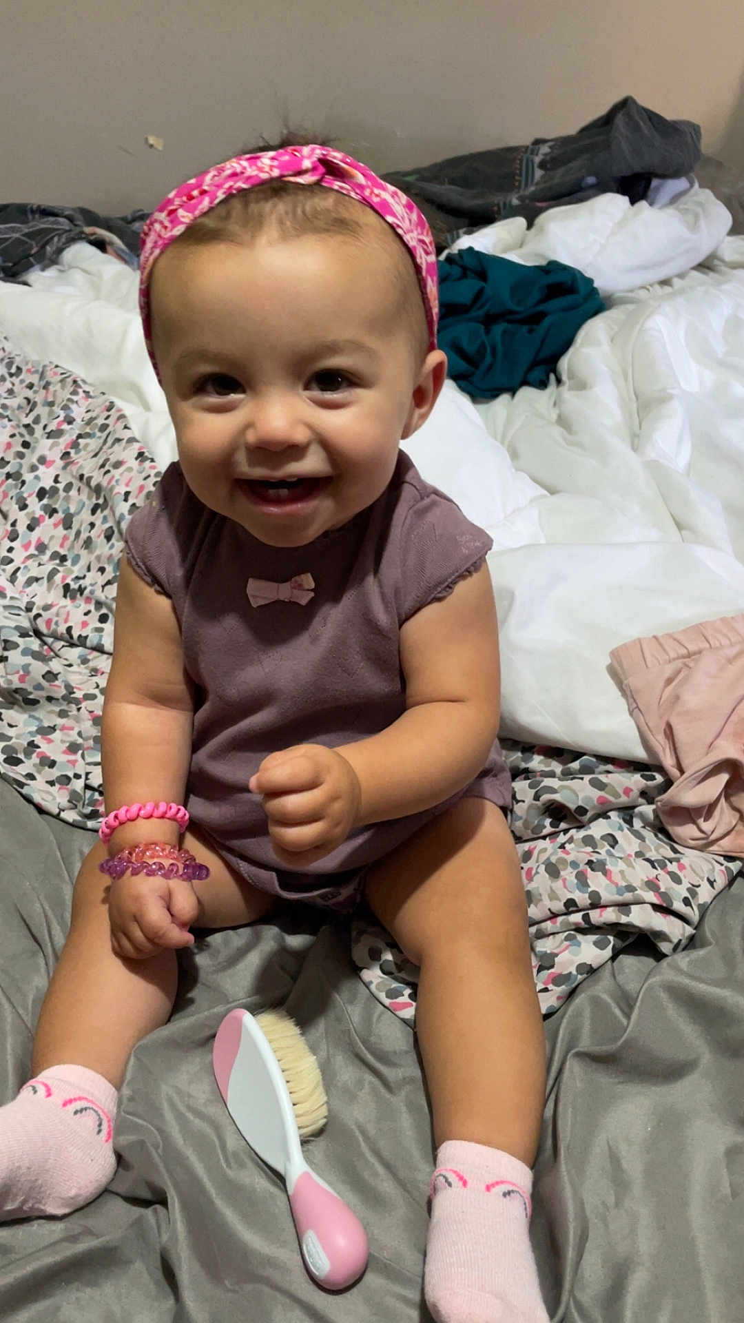 Jasmine Yacoub participe au concours pour gagner de l'argent avec cette photo : baby, child, smiling, headband, bracelets, purple_clothing, pink_socks, baby_brush, bed, blanket, happy, indoors, person, cute, infant, sitting, toy, accessories, skin, face