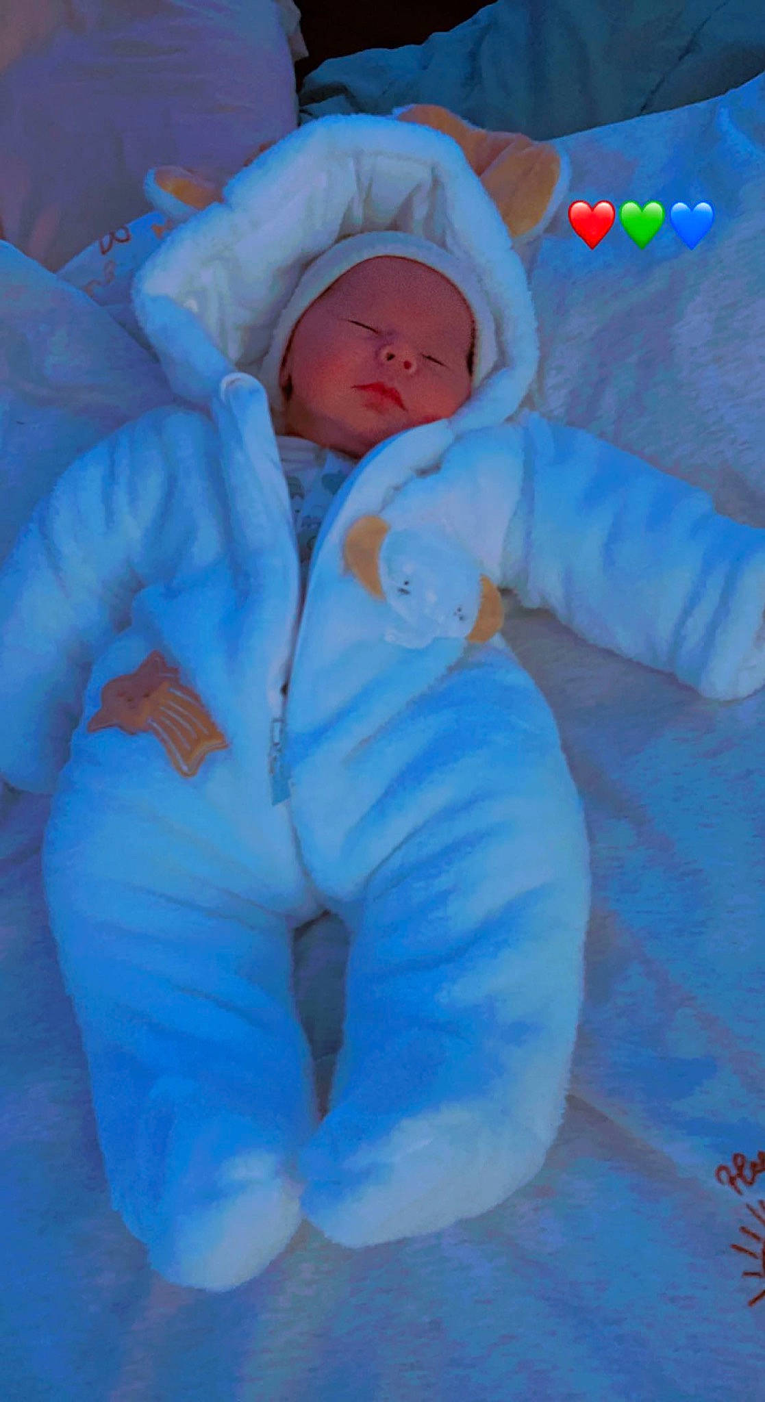 Miguel a rejoint le concours — aidez-le/la à gagner de superbes lots ! baby, baby_sleeping, baby_toddler_clothing, bedtime, child, comfort, electric_blue, freezing, fun, happy, linens, nap, person, sleeve, toddler, winter