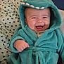 Andrea a rejoint le concours — aidez-le/la à gagner de superbes lots ! baby, baby_garment, blue_robe, child, clothing, cozy, cute, dinosaur_costume, face, furniture, hand, happy, hooded_robe, indoor, infant, polka_dot_pillow, portrait, sitting, smiling, soft_fabric