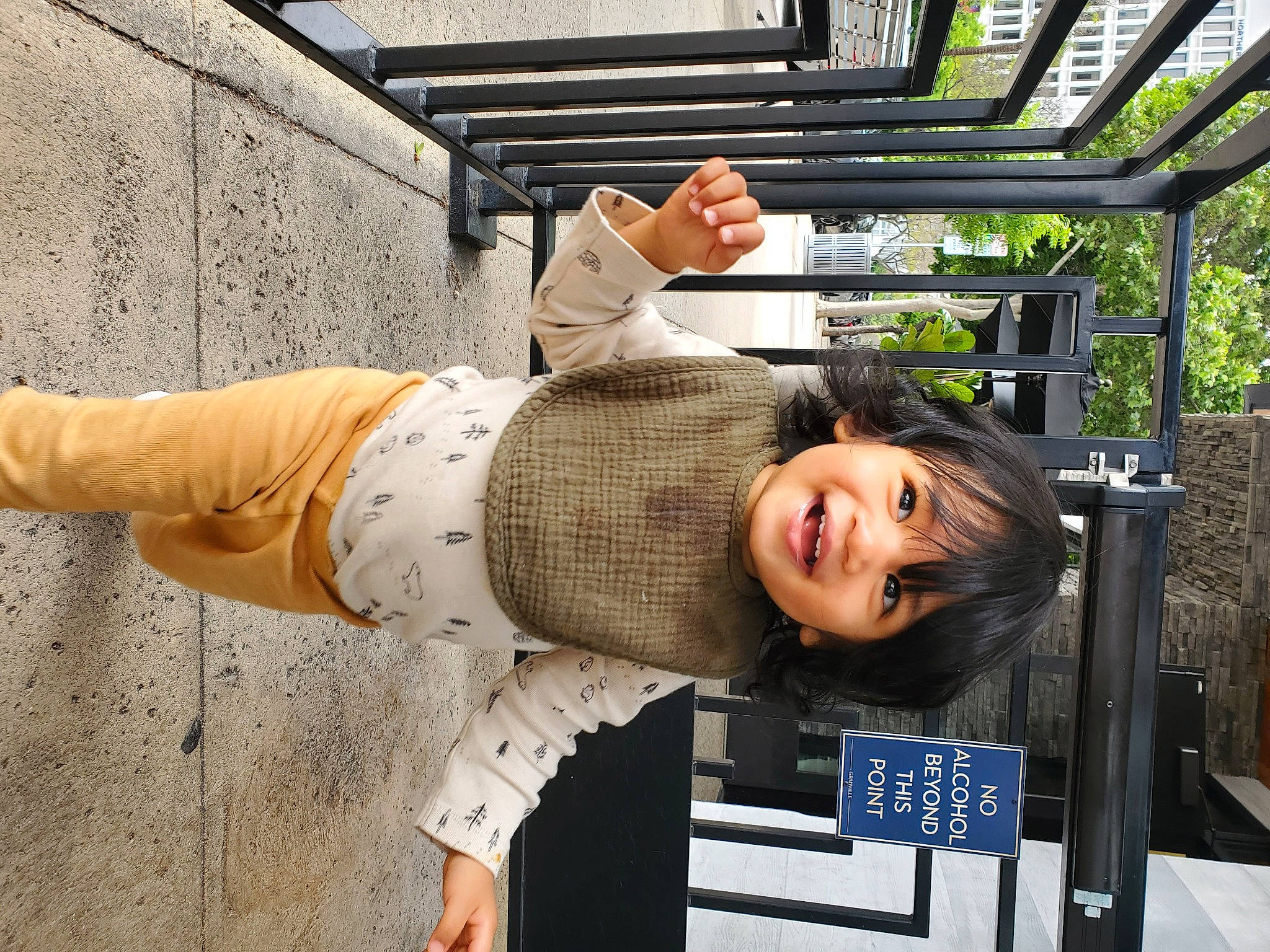 Xavier is registered to the contest to win money with this photo: child, fun, happy, human_leg, leisure, person, plant, recreation, sitting, smile, toddler, tourism, travel, tree, vacation, waist, wood