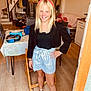Chelsea a rejoint le concours — aidez-le/la à gagner de superbes lots ! child, girl, smile, indoor, blonde_hair, headband, black_top, striped_shorts, footwear, wooden_floor, table, chair, living_room, furniture, happy, person, casual_clothing, home, standing, portrait