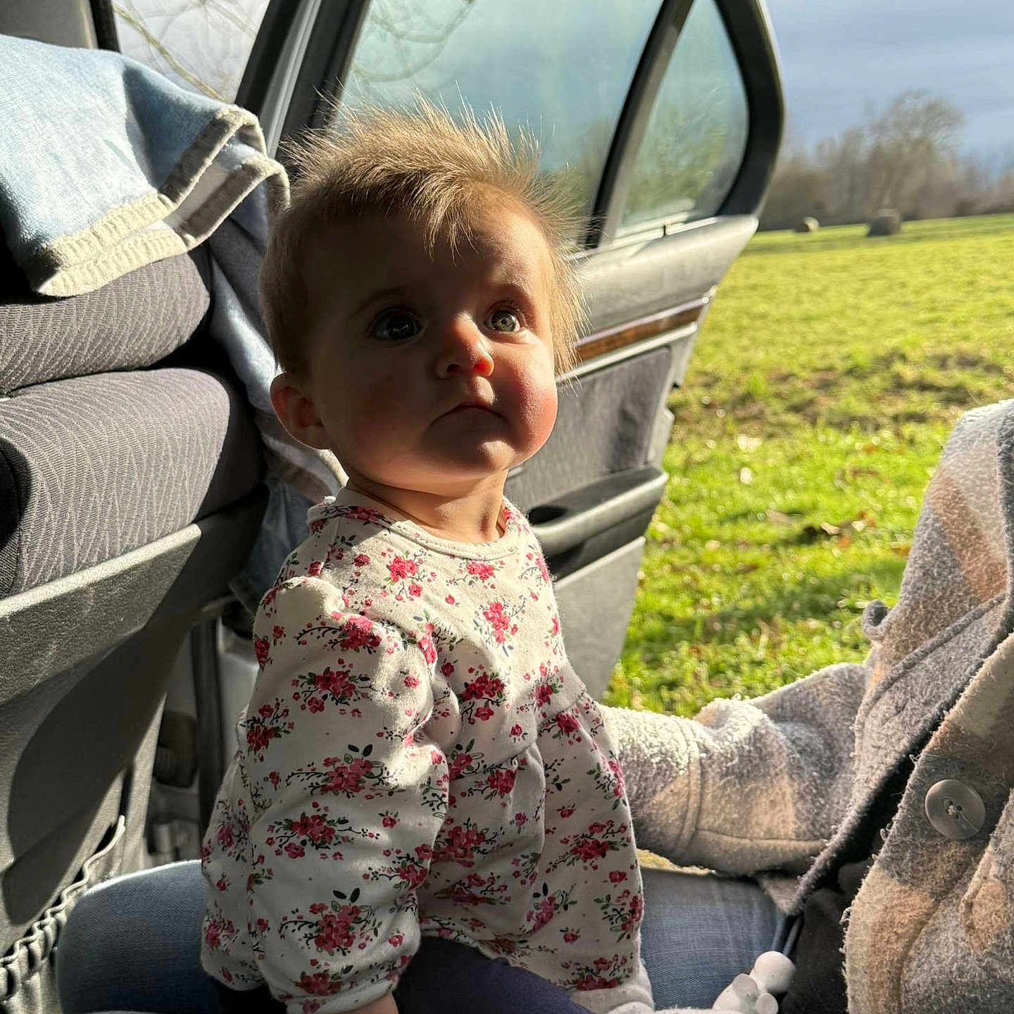 Amarra a rejoint le concours — aidez-le/la à gagner de superbes lots ! accessories, baby, belt, car, car_exterior, car_interior, carmirror, carseat, clothing, cushion, face, head, homedecor, pants, person, photography, portrait, sitting, transportation, vehicle