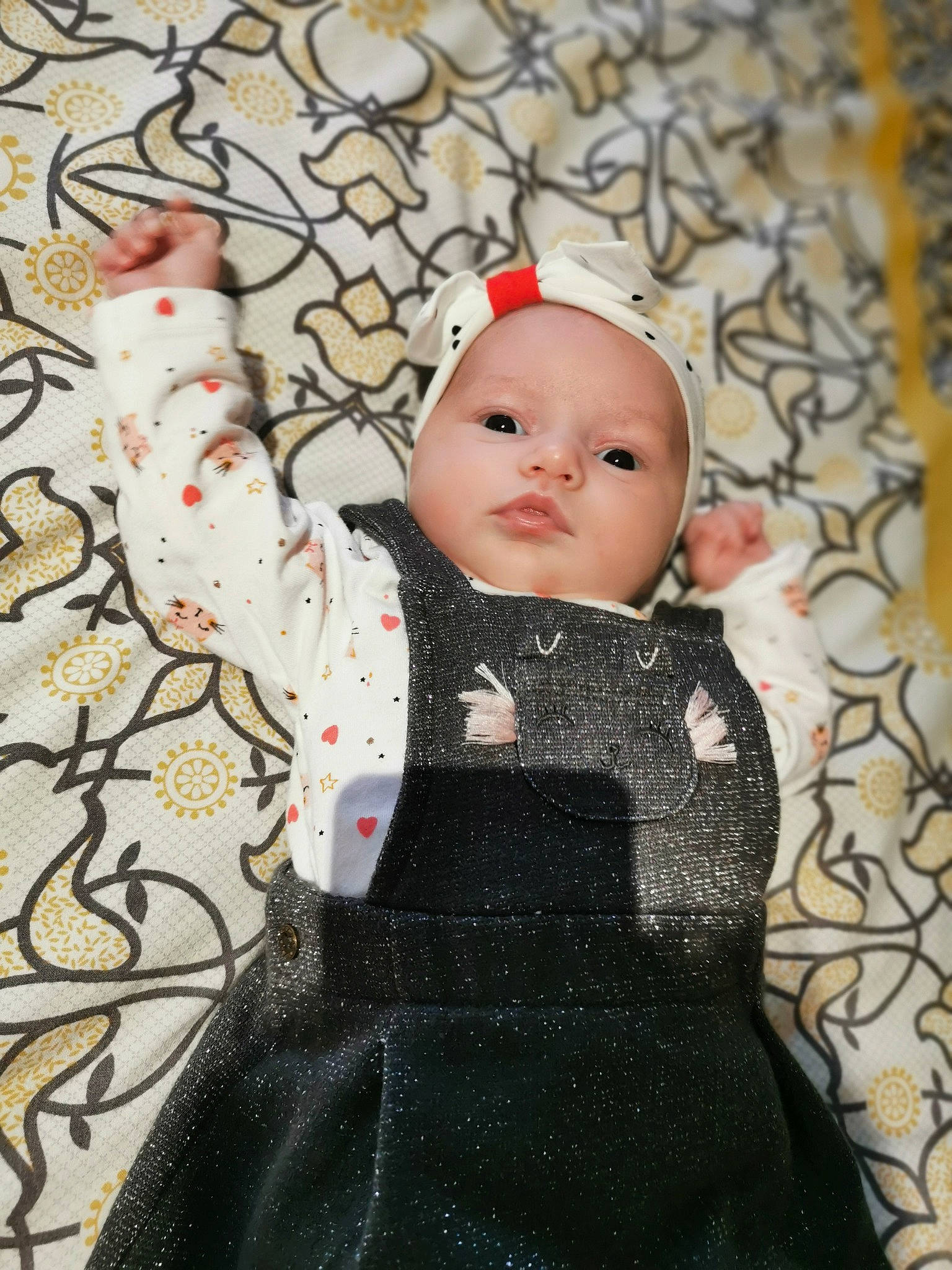 Lyvia a rejoint le concours — aidez-le/la à gagner de superbes lots ! baby, baby_toddler_clothing, carmine, cheek, child, collar, doll, dress, formal_wear, fur, head, headwear, one_piece_garment, outerwear, pattern, person, skin, sleeve, toy, vintage_clothing