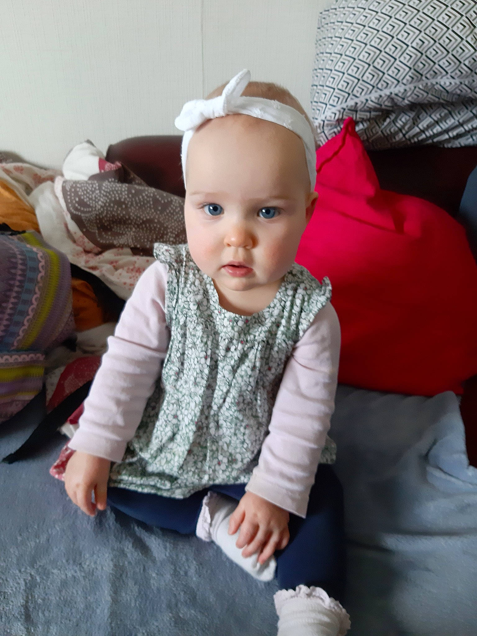 Arya participe au concours pour gagner de l'argent avec cette photo : baby, baby_products, baby_toddler_clothing, cheek, child, knitting, person, sitting, skin, toddler, wool