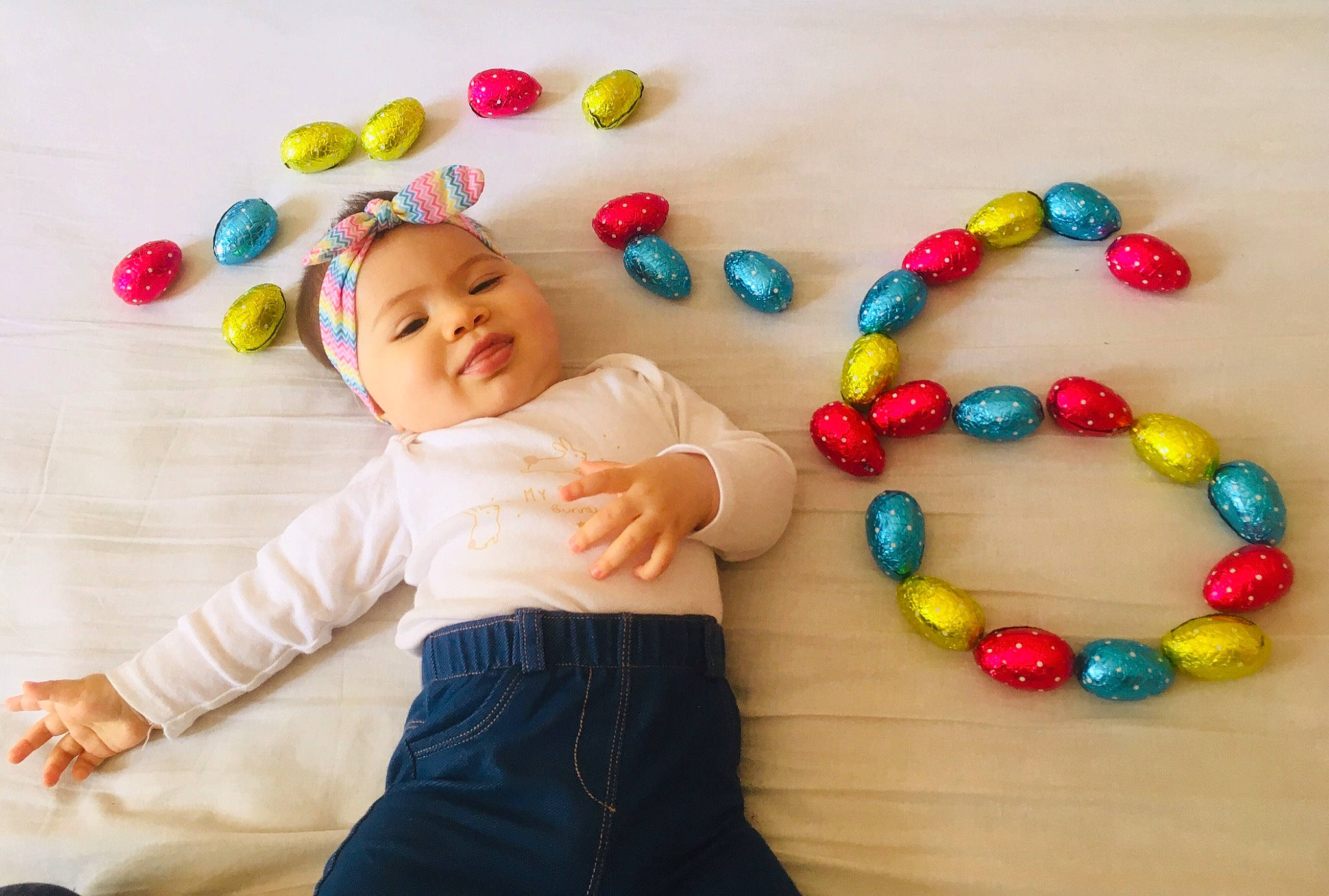 Kylie participe au concours pour gagner de l'argent avec cette photo : arm, baby, baby_playing_with_toys, baby_toddler_clothing, beauty, child, facial_expression, finger, fun, gesture, hand, happy, head, headwear, human, jewellery, person, sleeve, smile, textile