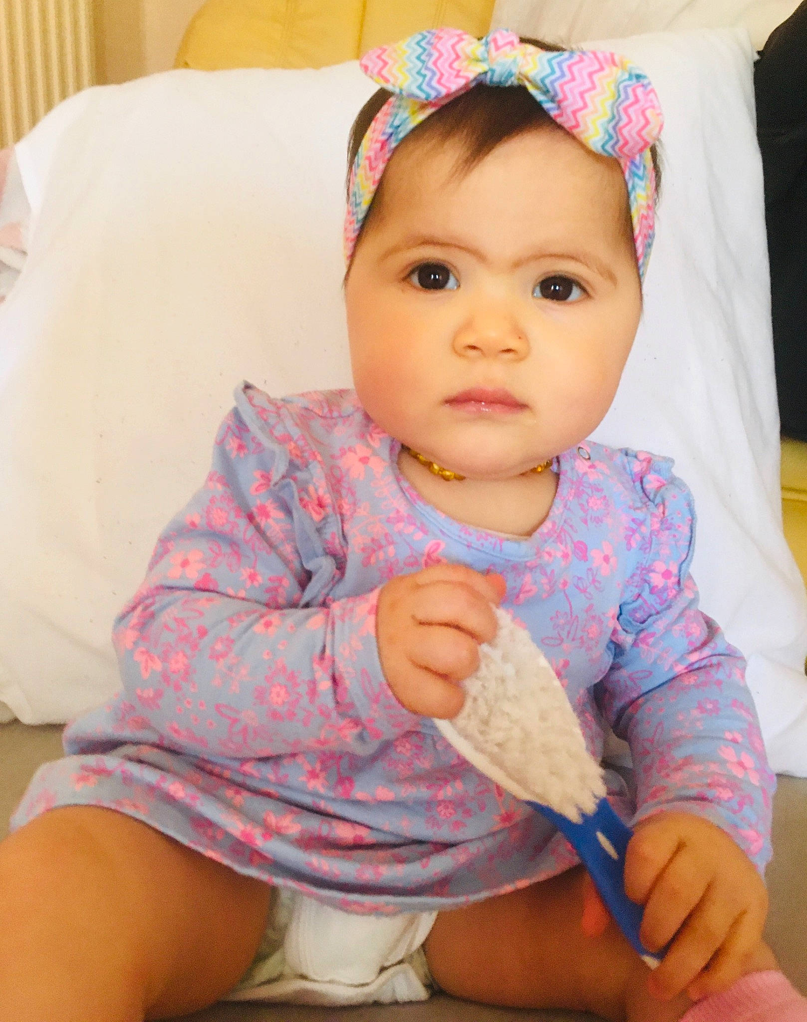 Kylie a rejoint le concours — aidez-le/la à gagner de superbes lots ! baby, baby_toddler_clothing, cheek, chin, comfort, eye, facial_expression, finger, hairstyle, hand, happy, headwear, iris, lip, neck, nose, person, pink, skin, sleeve