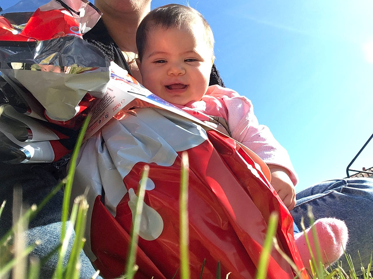 Kylie participe au concours pour gagner de l'argent avec cette photo : automotive_wheel_system, baby, baby_products, child, cloud, event, flag, fun, grass, happy, holiday, leisure, people_in_nature, person, personal_protective_equipment, plant, pole, recreation, sky, toddler