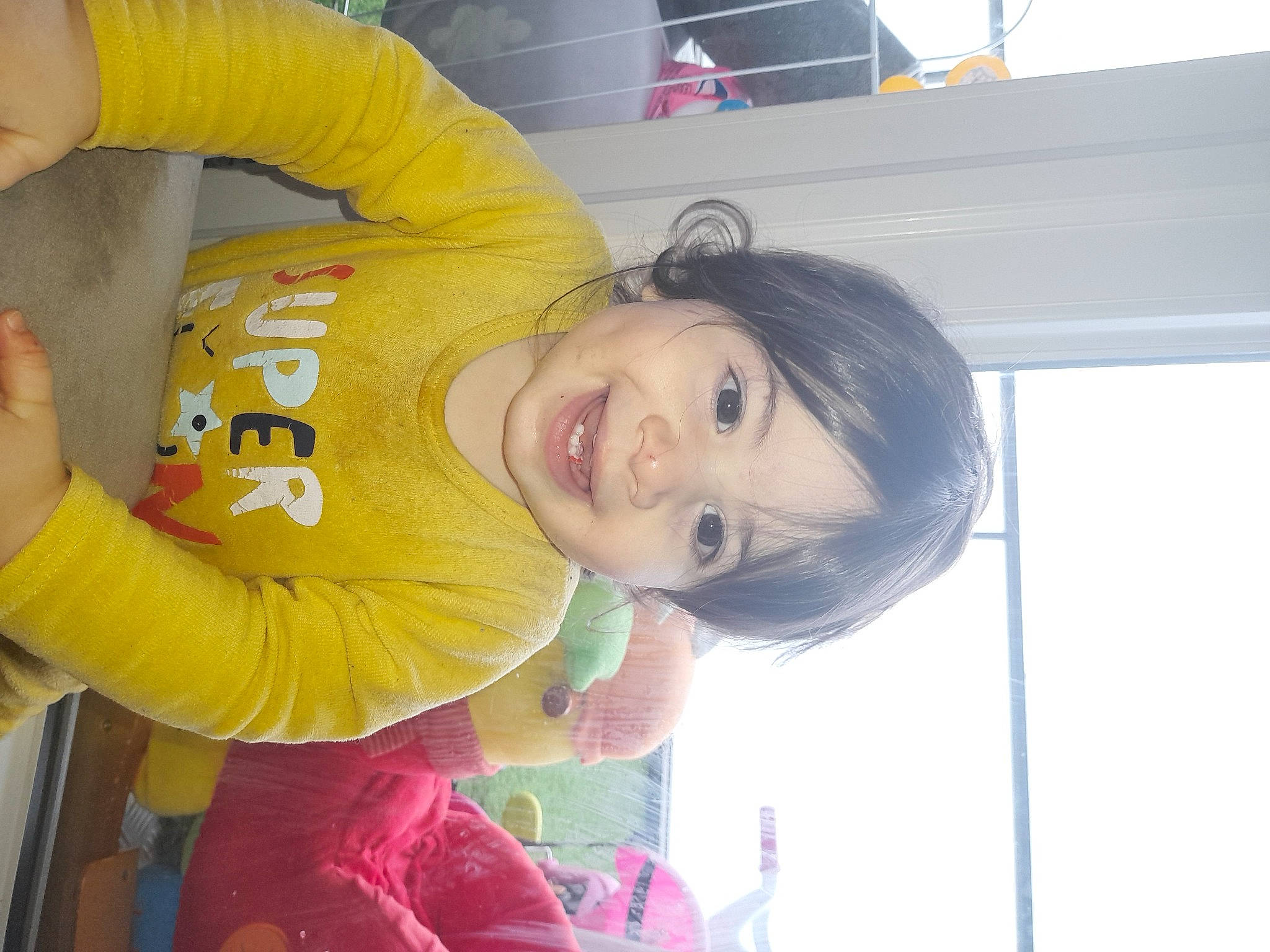 Haroün participe au concours pour gagner de l'argent avec cette photo : cheek, child, eyebrow, fun, happy, joy, leisure, magenta, mouth, nose, person, recreation, room, skin, smile, t_shirt, throat, toddler, vacation