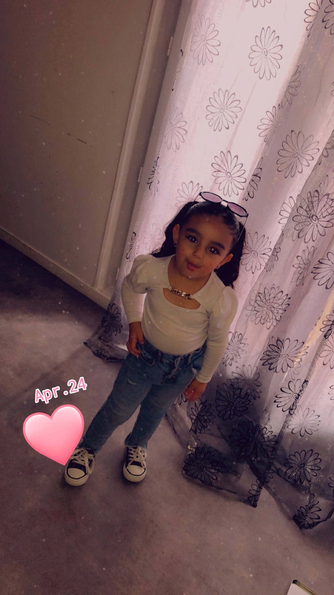 Inaya participe au concours pour gagner de l'argent avec cette photo : blond, fashion_design, flash_photography, floor, flooring, fun, happy, human_leg, knee, magenta, person, pink, plaster, purple, room, sitting, textile, thigh, tints_and_shades, toddler