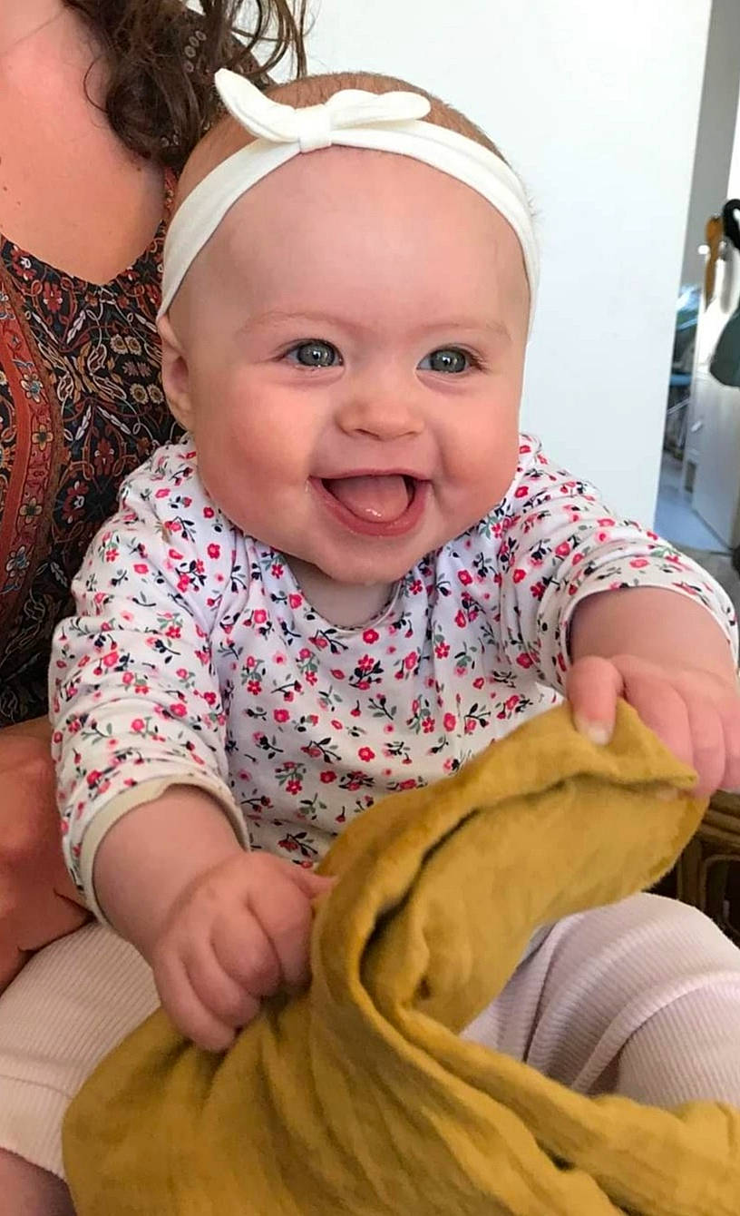 Ellie participe au concours pour gagner de l'argent avec cette photo : baby, baby_toddler_clothing, beauty, cheek, child, comfort, facial_expression, finger, fun, gesture, happy, lip, mouth, person, pink, sitting, skin, sleeve, smile, thumb