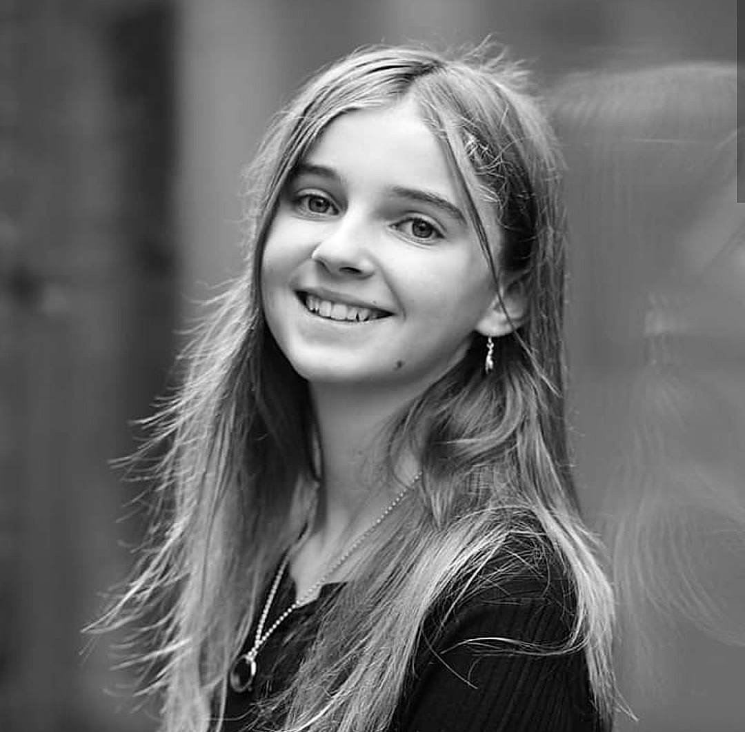 Clara a rejoint le concours — aidez-le/la à gagner de superbes lots ! beauty, black_and_white, blond, eye, eyebrow, face, facial_expression, hair, hairstyle, joy, lady, lip, long_hair, monochrome, monochrome_photography, person, photo_shoot, photograph, photography, portrait