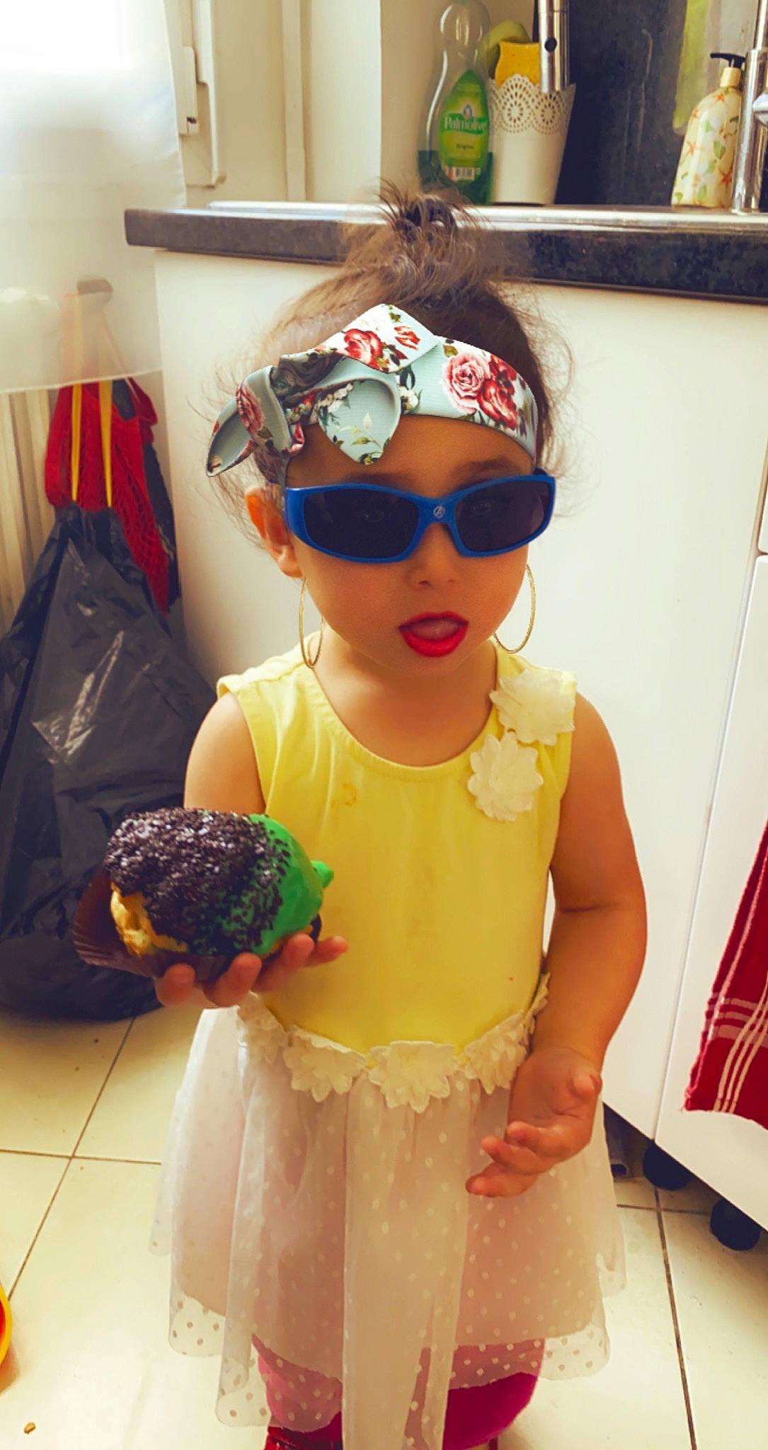 Talïah a rejoint le concours — aidez-le/la à gagner de superbes lots ! baby, baby_toddler_clothing, child, cool, day_dress, eyewear, fashion_accessory, glasses, goggles, happy, headgear, headwear, magenta, person, personal_protective_equipment, pink, sleeve, sunglasses, toddler, vision_care