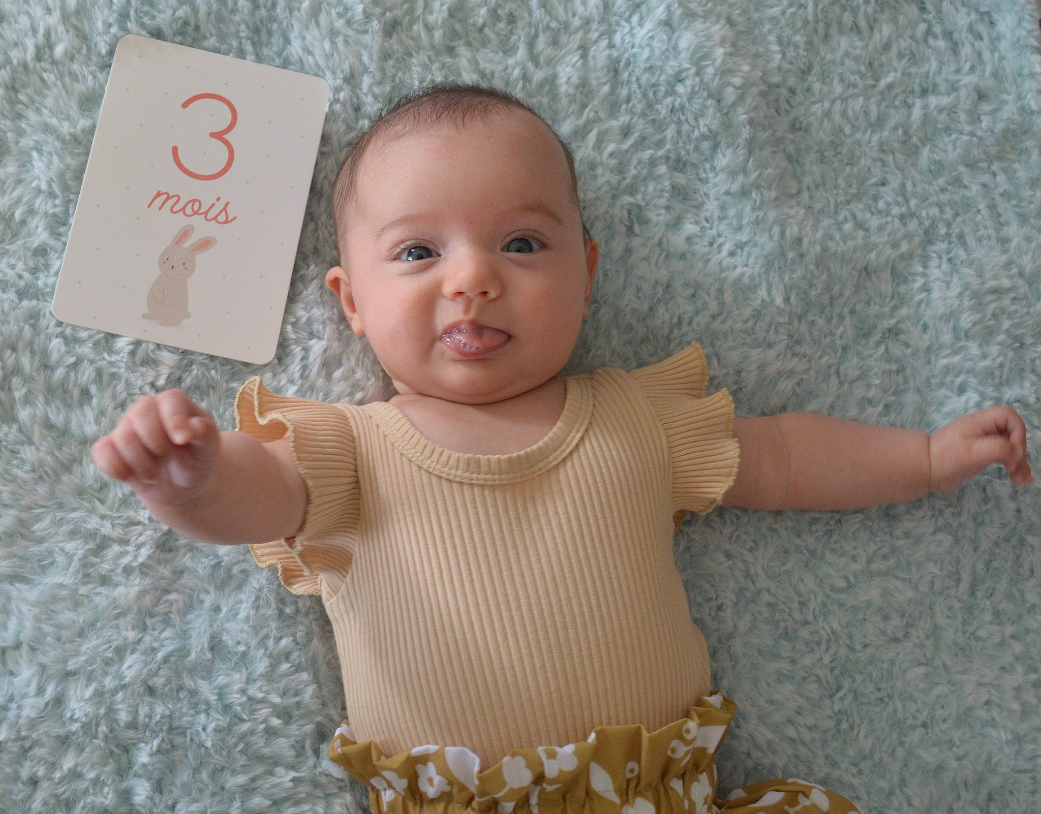 Amélie a rejoint le concours — aidez-le/la à gagner de superbes lots ! baby, baby_toddler_clothing, beauty, cheek, child, chin, eye, face, finger, fun, gesture, happy, iris, nose, organ, person, pink, product, skin, sleeve