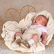 Maho participe au concours pour gagner de l'argent avec cette photo : baby, infant, yawning, blanket, wicker_basket, white_clothing, socks, shoes, neutral_background, portrait, cozy, sleepy, soft_texture, floor_carpet, indoor, cute, newborn, resting, child, person