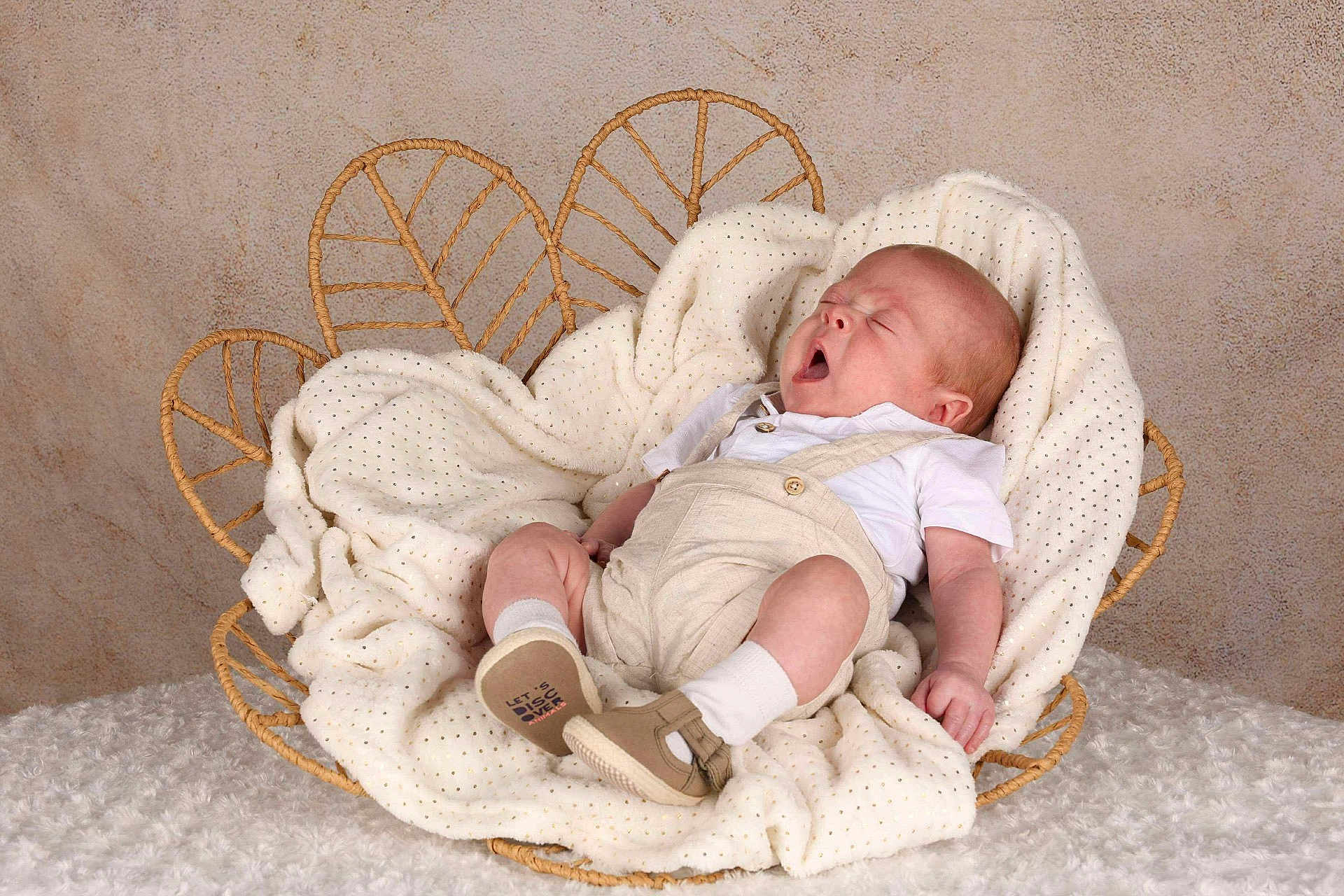 Maho participe au concours pour gagner de l'argent avec cette photo : baby, infant, yawning, blanket, wicker_basket, white_clothing, socks, shoes, neutral_background, portrait, cozy, sleepy, soft_texture, floor_carpet, indoor, cute, newborn, resting, child, person