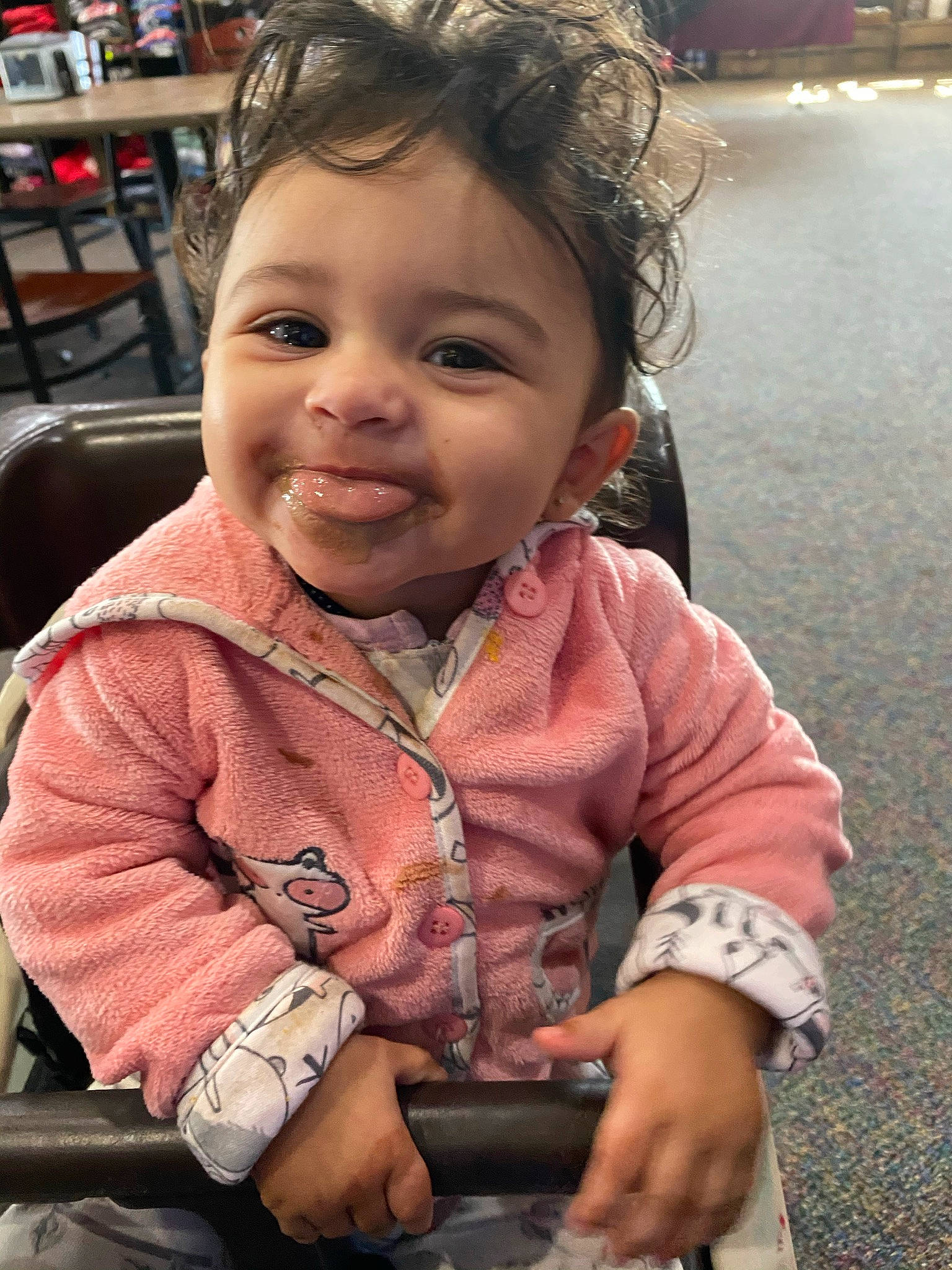 Zaniyah is registered to the contest to win money with this photo: cheek, chin, ear, eye, facial_expression, hair, hairstyle, hand, happy, head, human, iris, joy, lip, mouth, nose, person, photograph, public_space, skin