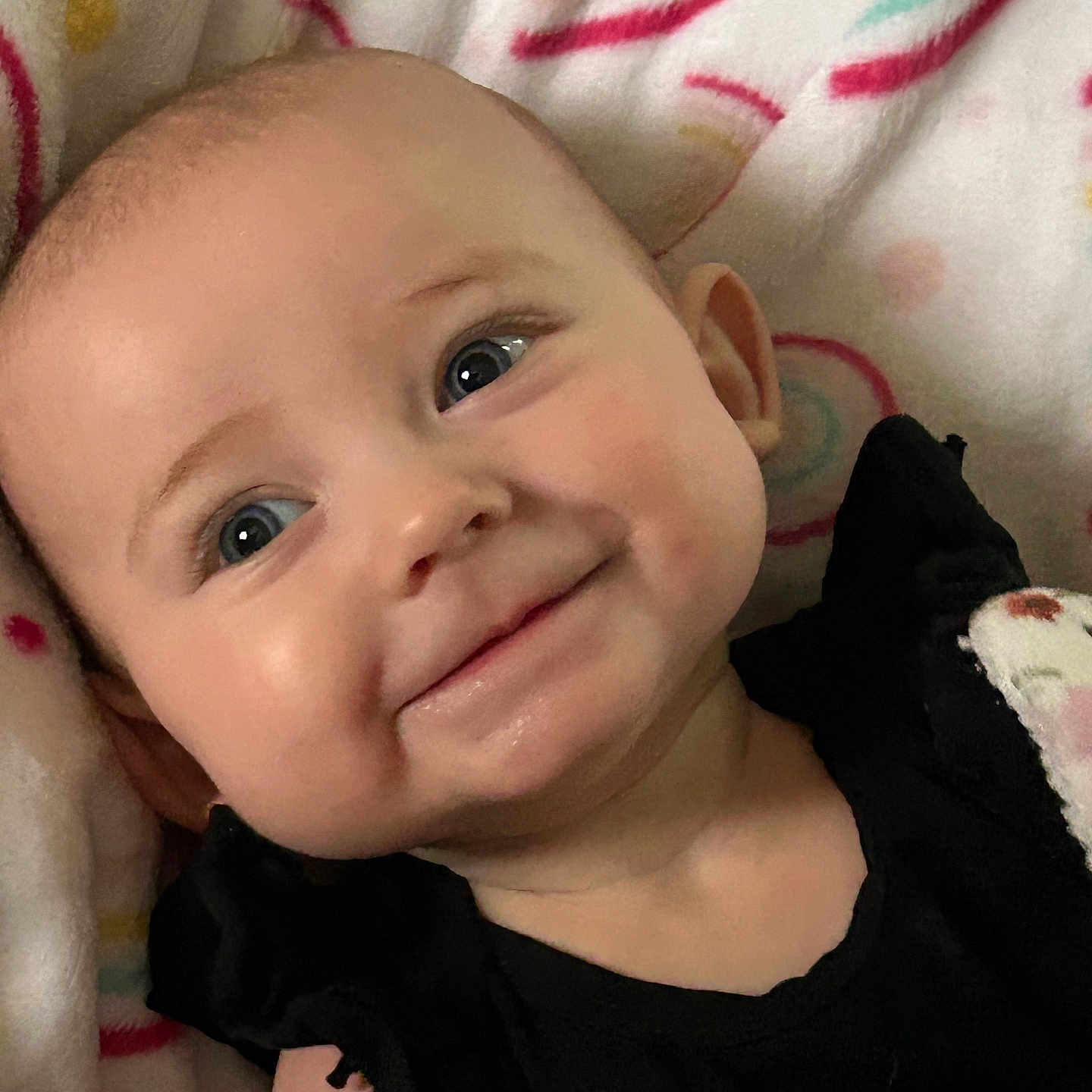 Payslee joined the competition — help win amazing prizes! baby, bodypart, clothing, cushion, face, finger, hand, happy, head, laughing, mouth, newborn, person, photography, portrait, quilt, selfie, smile, t_shirt, teeth