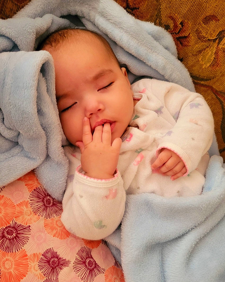 Viola is registered to the contest to win money with this photo: baby, baby_sleeping, baby_toddler_clothing, bedtime, cheek, comfort, eye, eyelash, face, finger, gesture, hand, head, headwear, linens, lip, nose, person, skin, sleeve