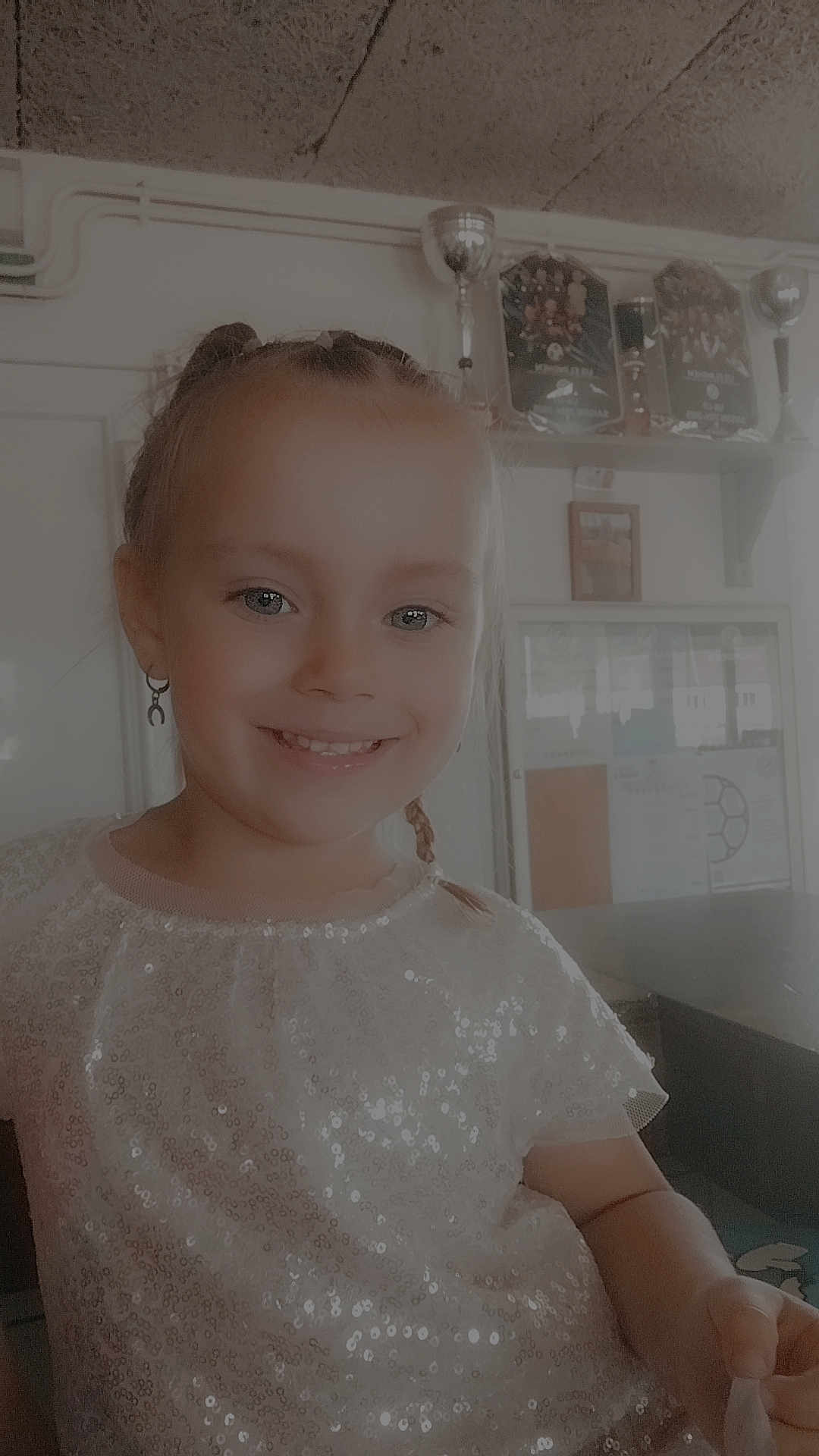 Meïly a rejoint le concours — aidez-le/la à gagner de superbes lots ! child, girl, smiling, braid, earring, sparkly_clothing, indoor, trophies, certificates, background, happy, portrait, face, person, young, cute, casual, light, furniture, room