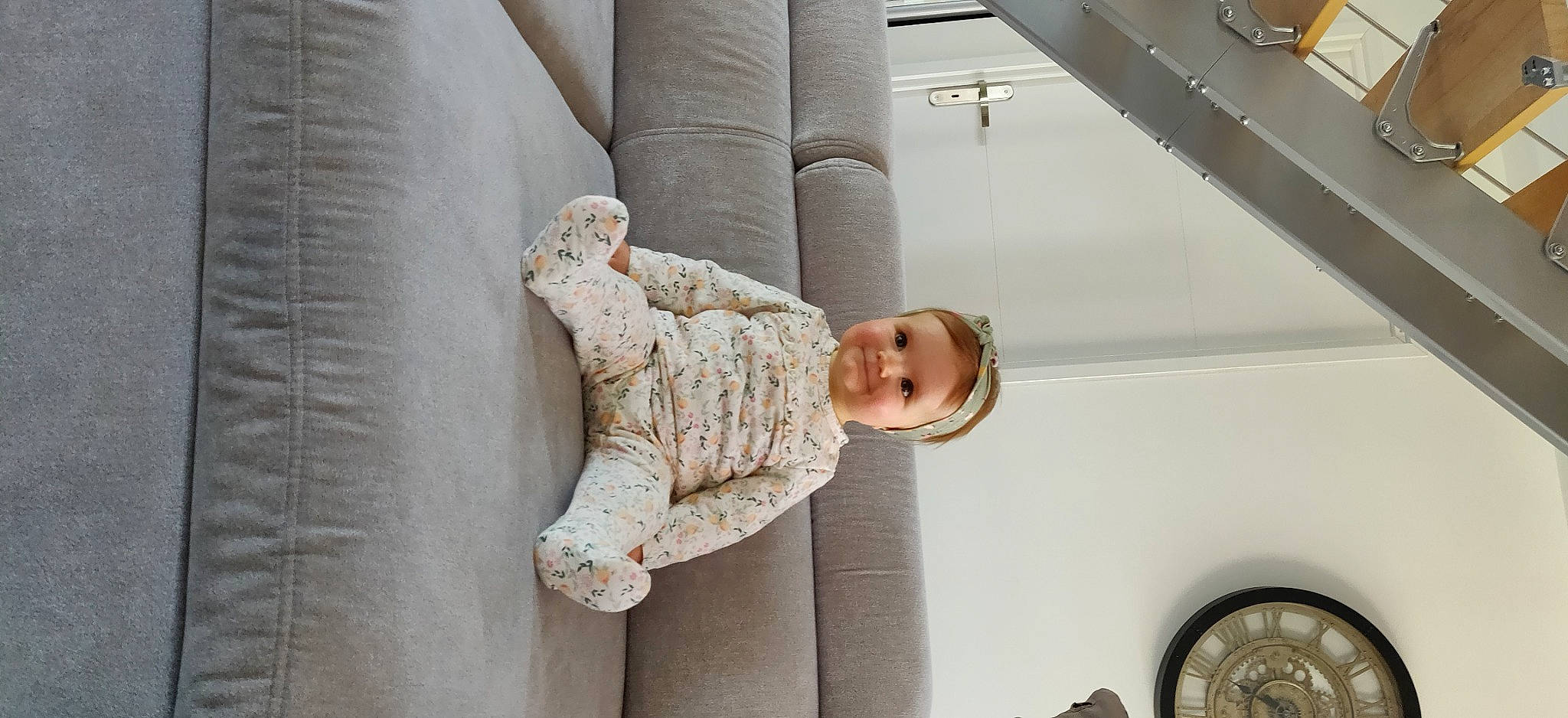 Romie participe au concours pour gagner de l'argent avec cette photo : baby, baby_toddler_clothing, ceiling, child, circle, collar, comfort, couch, joy, linens, pattern, person, room, sitting, sleeve, t_shirt, toddler, white, wood