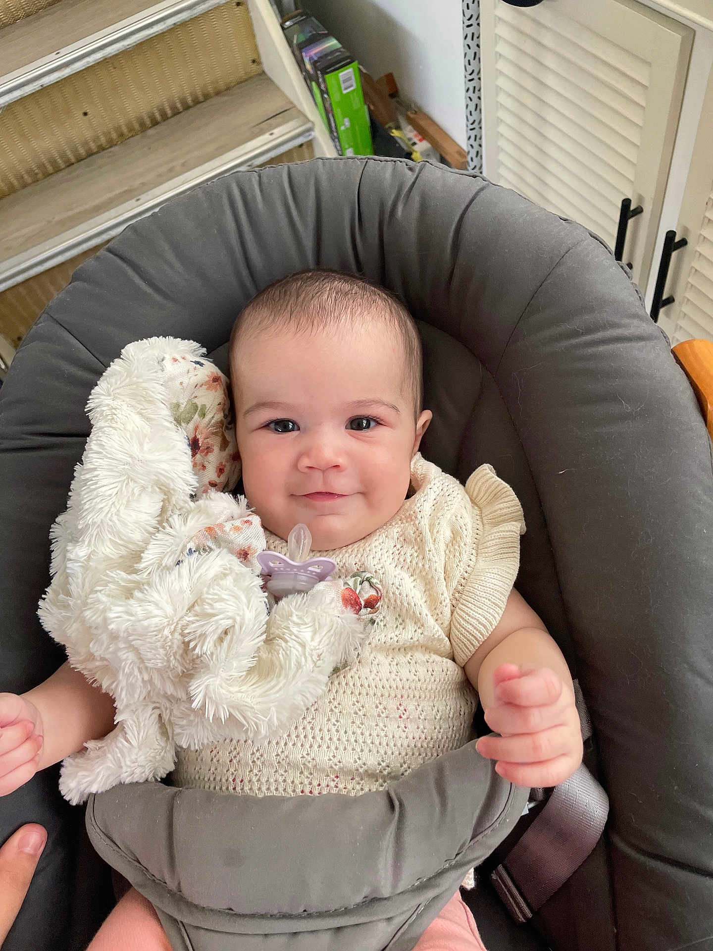 Hailey participe au concours pour gagner de l'argent avec cette photo : baby, infant, smile, blanket, pacifier, seat, cushion, clothing, hand, indoor, person, cute, child, soft_toy, comfort, head, face, expression, relaxation, home