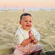 Manëlle participe au concours pour gagner de l'argent avec cette photo : baby, beach, cardigan, child, clothing, cute, feet, happy, infant, nature, outdoor, pink, playful, portrait, sand, sitting, smiling, summer, sunset, warm_light