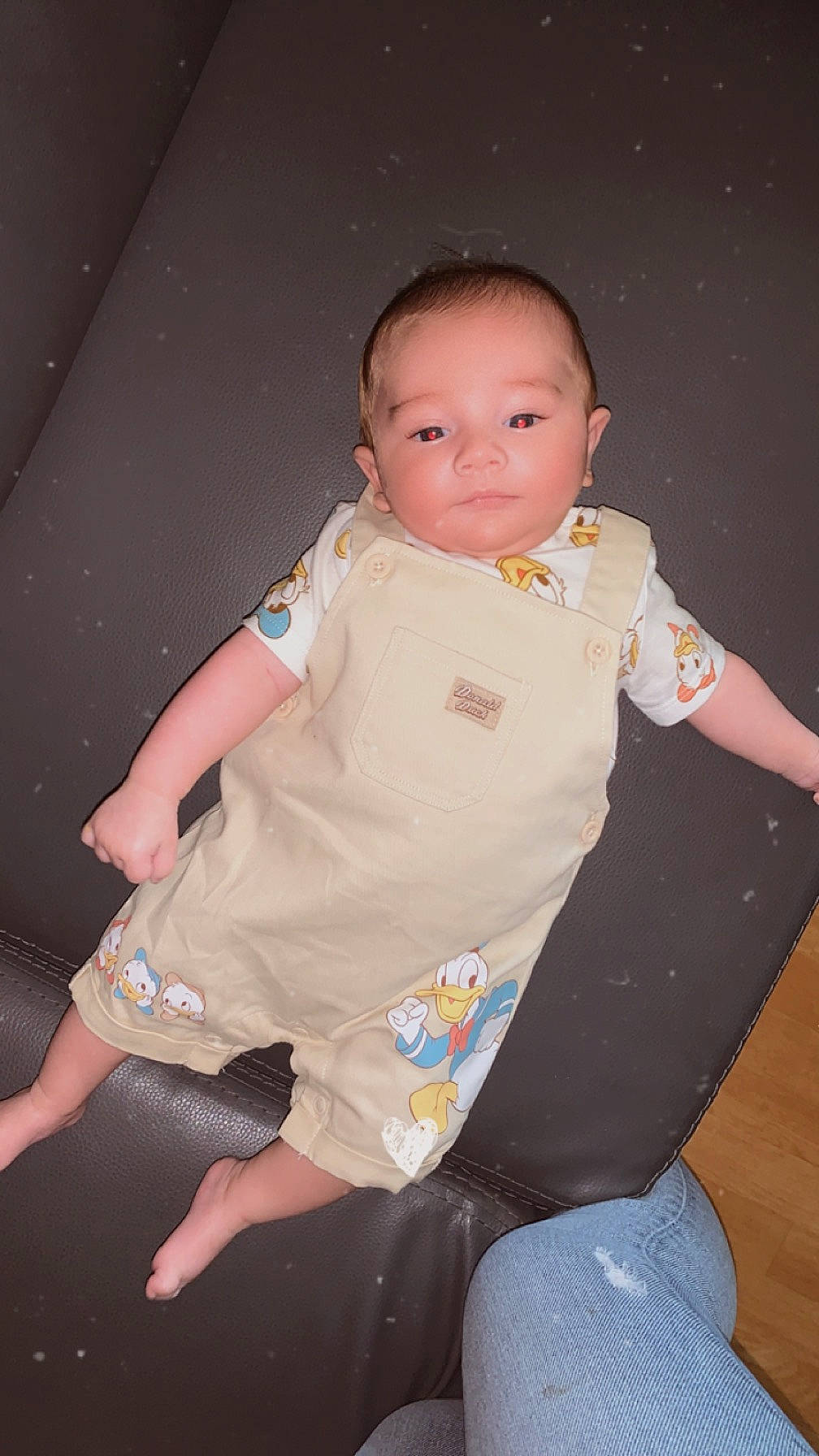 Maloé participe au concours pour gagner de l'argent avec cette photo : baby, baby_toddler_clothing, cheek, child, chin, comfort, elbow, facial_expression, finger, flash_photography, gesture, hairstyle, human_body, joint, leg, nose, person, shoulder, skin, sleeve