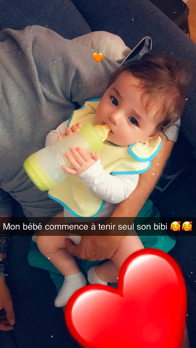 Emiliano a rejoint le concours — aidez-le/la à gagner de superbes lots ! baby, baby_products, cheek, child, finger, happy, neck, person, photo_caption, photography, play, product, skin, toddler