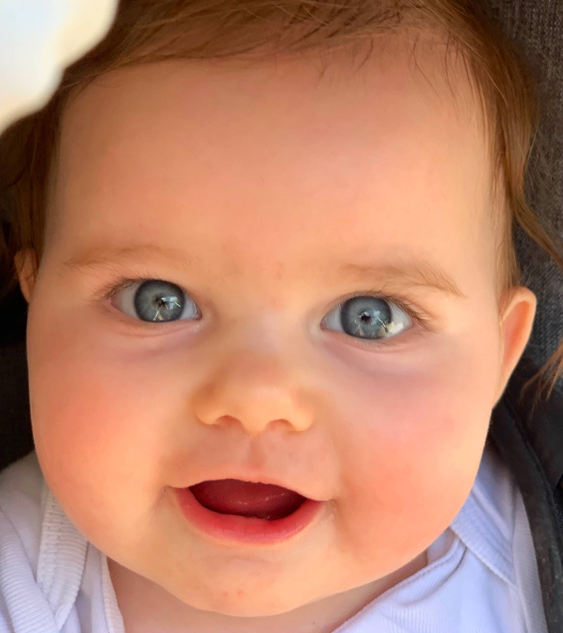 Charlotte a rejoint le concours — aidez-le/la à gagner de superbes lots ! baby, cheek, chin, dress, ear, eyebrow, eyelash, facial_expression, forehead, happy, human_body, iris, jaw, lip, mouth, neck, nose, person, skin, smile