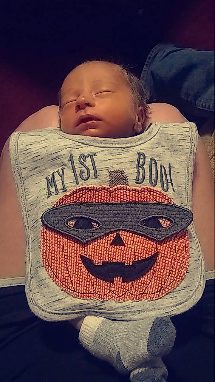 Kelly joined the competition — help win amazing prizes! arm, chin, eye, facial_expression, hair, hairstyle, head, human, human_body, jaw, mouth, muscle, neck, nose, orange, organ, person, product, skin, t_shirt