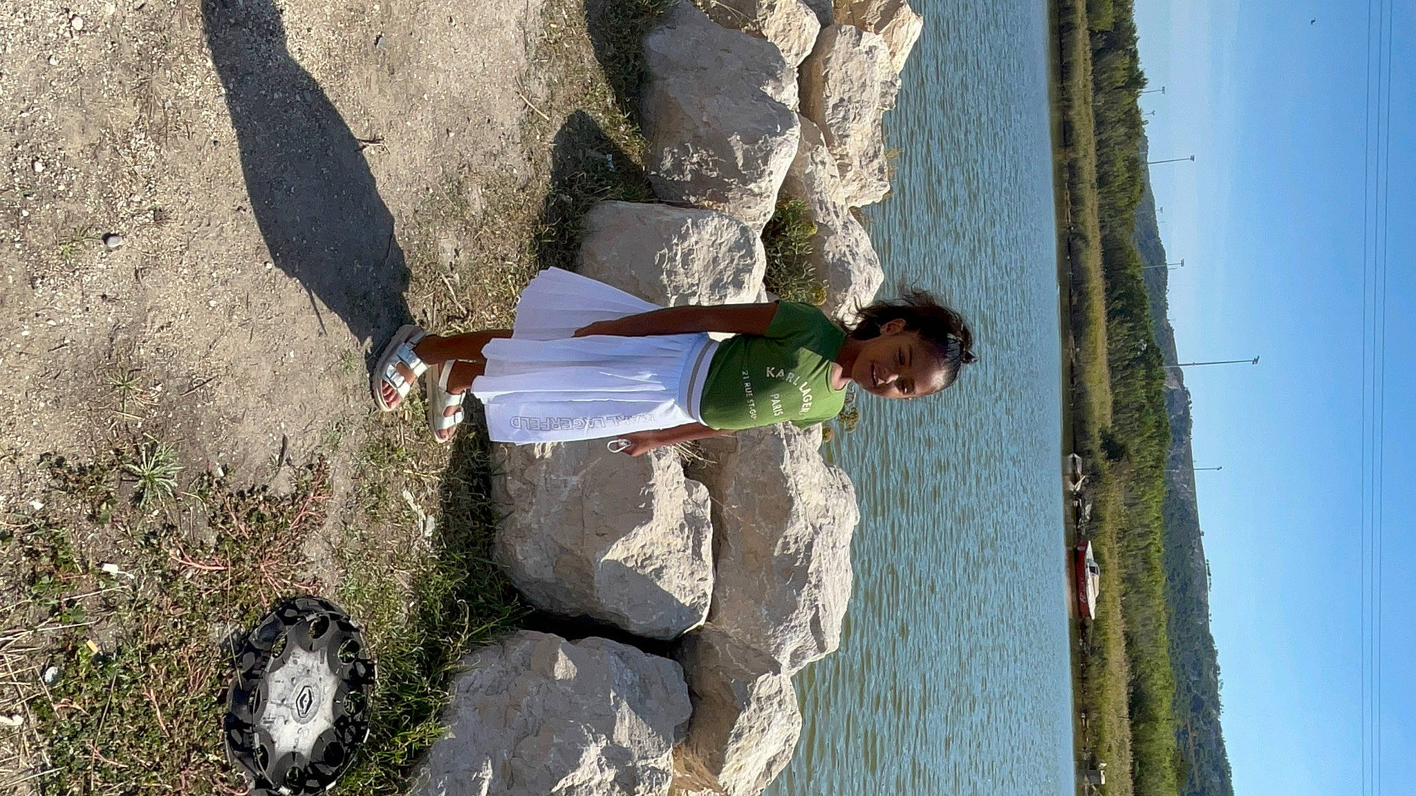 Solene a rejoint le concours — aidez-le/la à gagner de superbes lots ! adventure, azure, bedrock, coast, fun, joy, lake, landscape, leisure, people_in_nature, person, plant, recreation, rock, sea, shadow, sky, soil, travel, tree