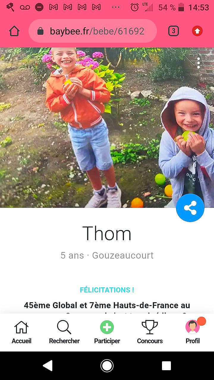 Salia participe au concours pour gagner de l'argent avec cette photo : adaptation, clothing, community, facial_expression, flower, font, friendship, grass, happy, headwear, joy, leisure, natural_landscape, people, people_in_nature, person, petal, photo_caption, plant, recreation