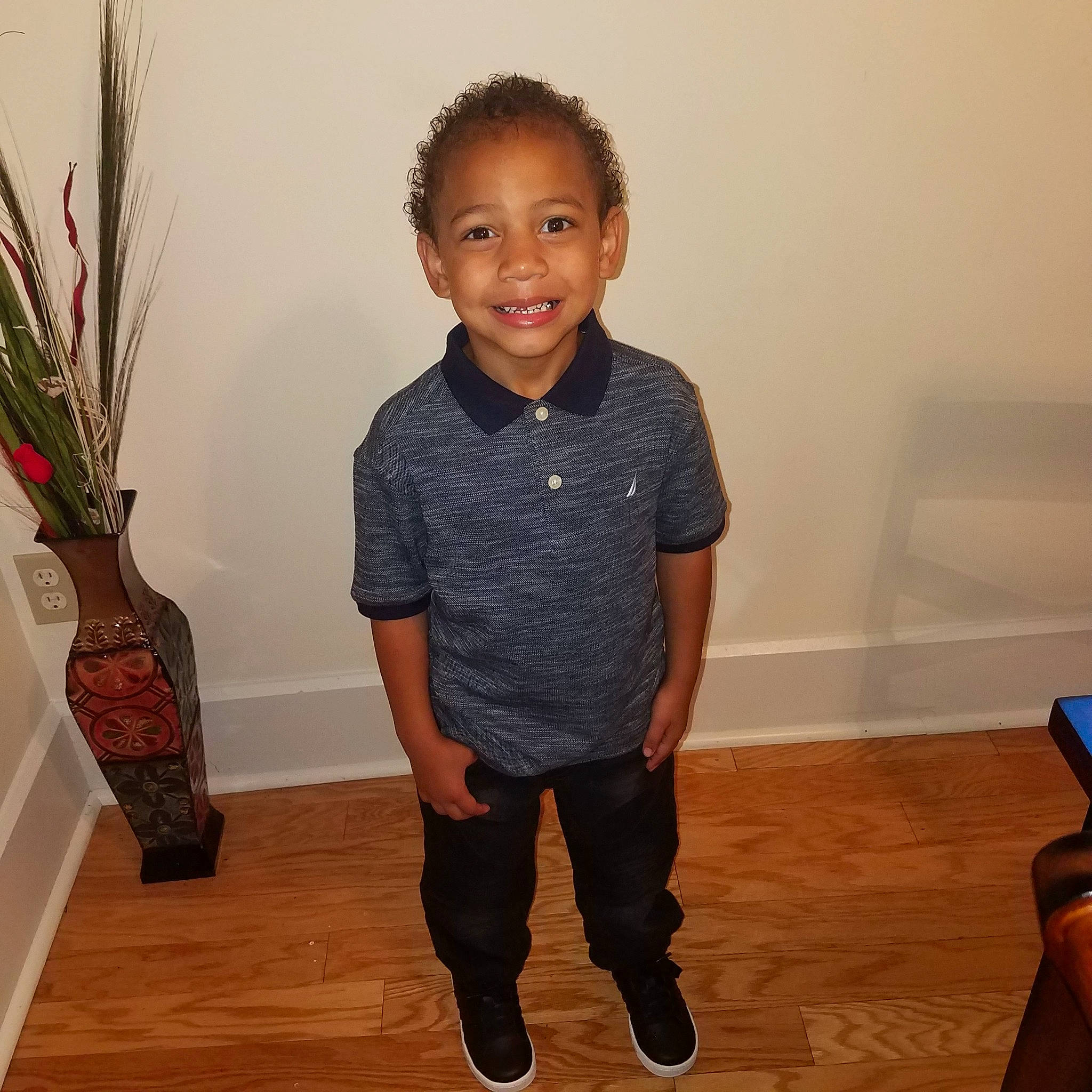 Jakai is registered to the contest to win money with this photo: arm, boy, child, clothing, day, footwear, fun, girl, jeans, joy, leg, neck, outerwear, person, product, shoulder, sleeve, smile, standing, t_shirt