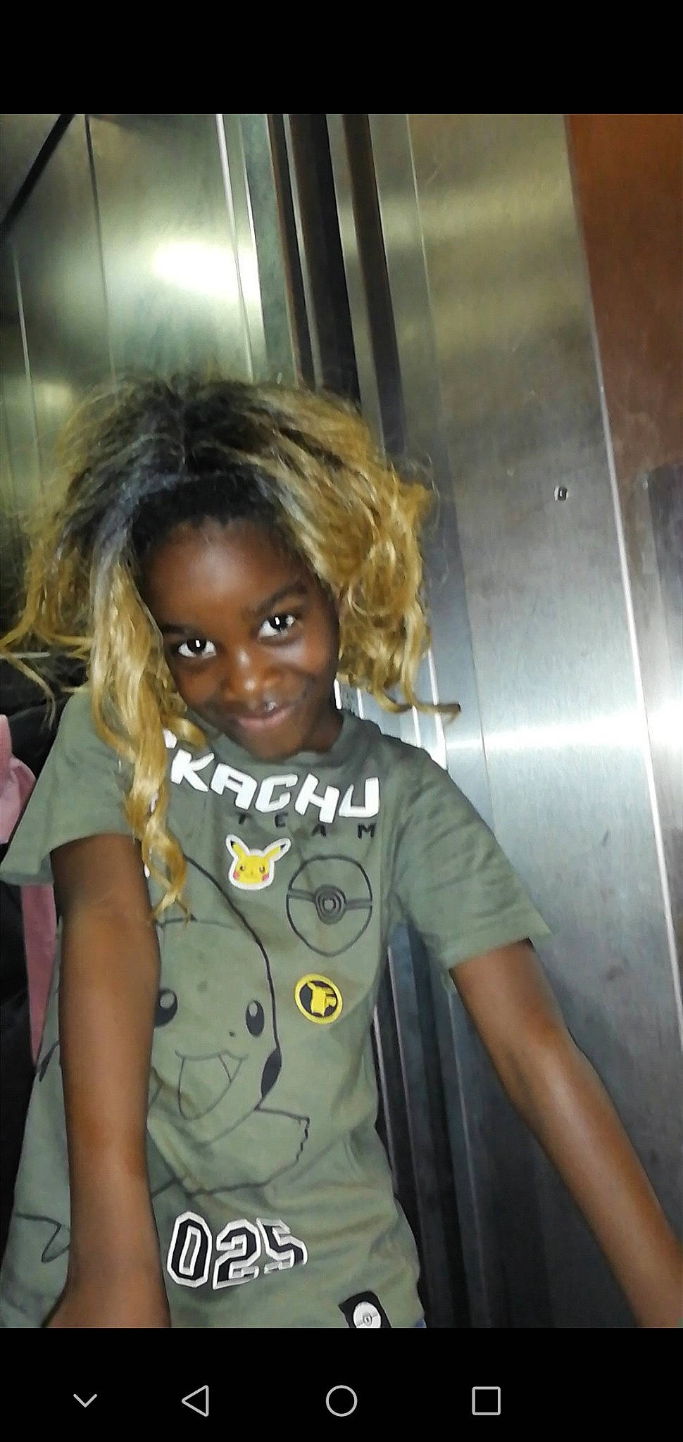 Kylian a rejoint le concours — aidez-le/la à gagner de superbes lots ! afro, cheek, child, dreadlocks, eyelash, fashion_design, fun, happy, jewellery, joy, necklace, person, ringlet, sitting, sleeve, t_shirt, toddler, top