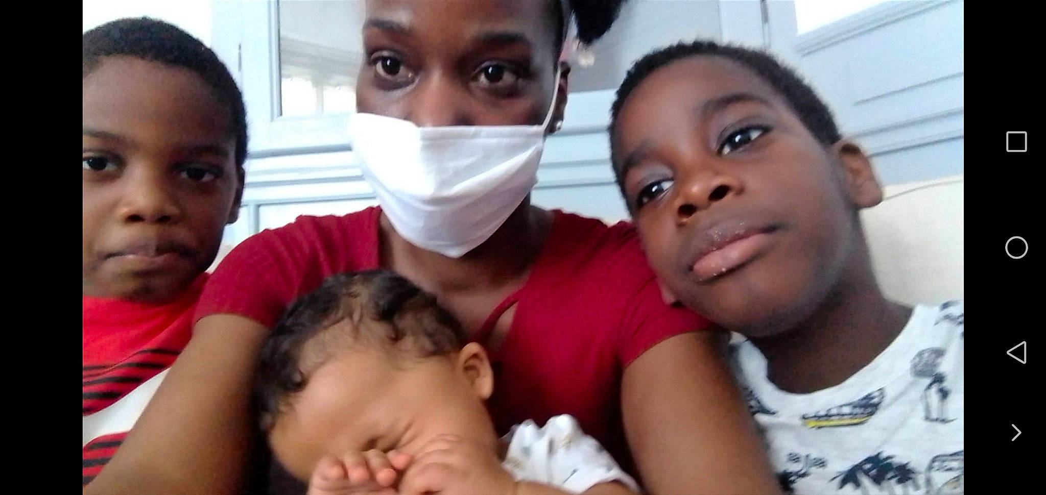 Kylian participe au concours pour gagner de l'argent avec cette photo : baby, black, cheek, child, event, eye, eyebrow, eyelash, face, fun, gesture, happy, mouth, nose, organ, person, sharing, skin, snapshot, t_shirt