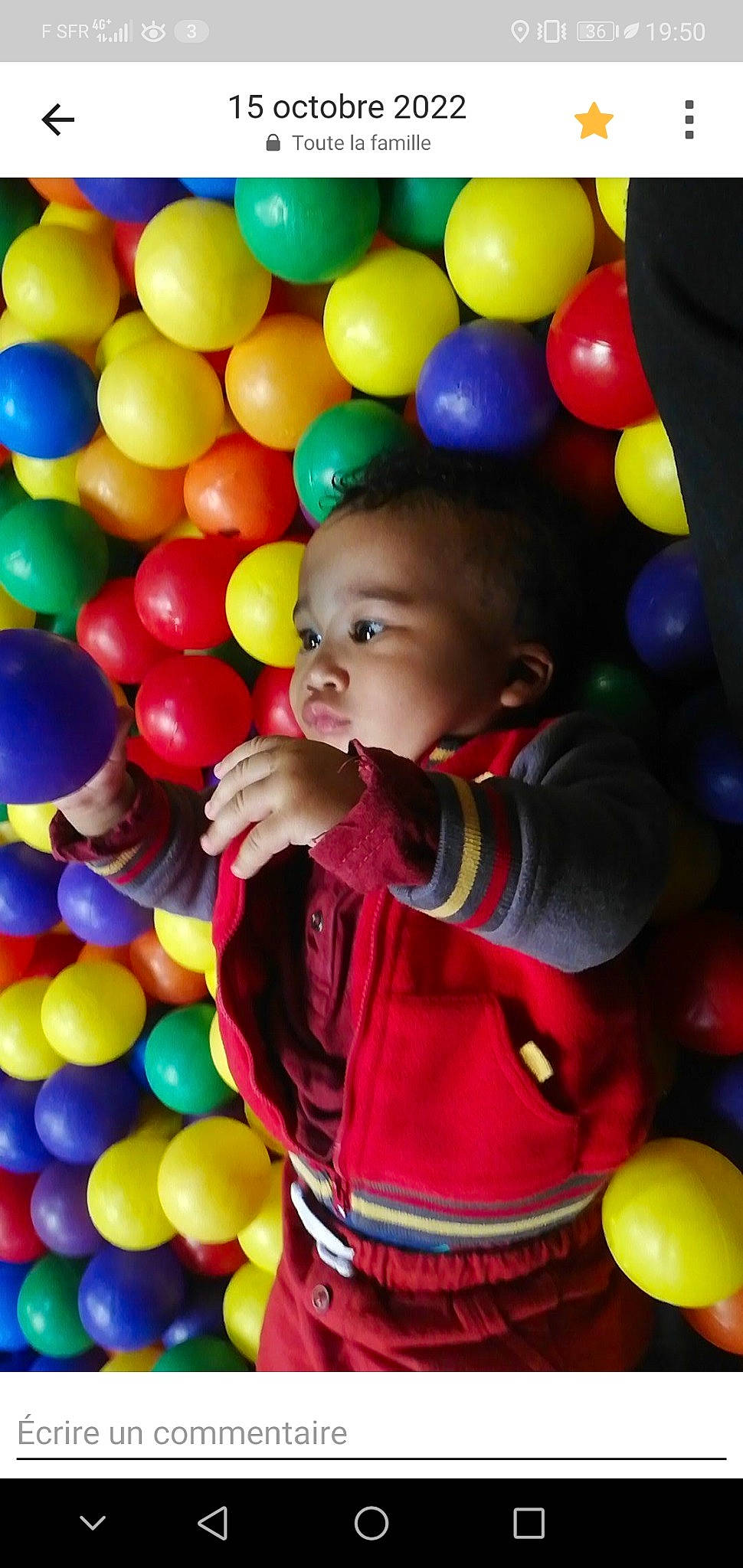 Djamal participe au concours pour gagner de l'argent avec cette photo : baby, baby_products, baby_toddler_clothing, ball_pit, balloon, child, event, facial_expression, fun, happy, human, human_settlement, leisure, party_supply, person, play, product, red, snapshot, toddler