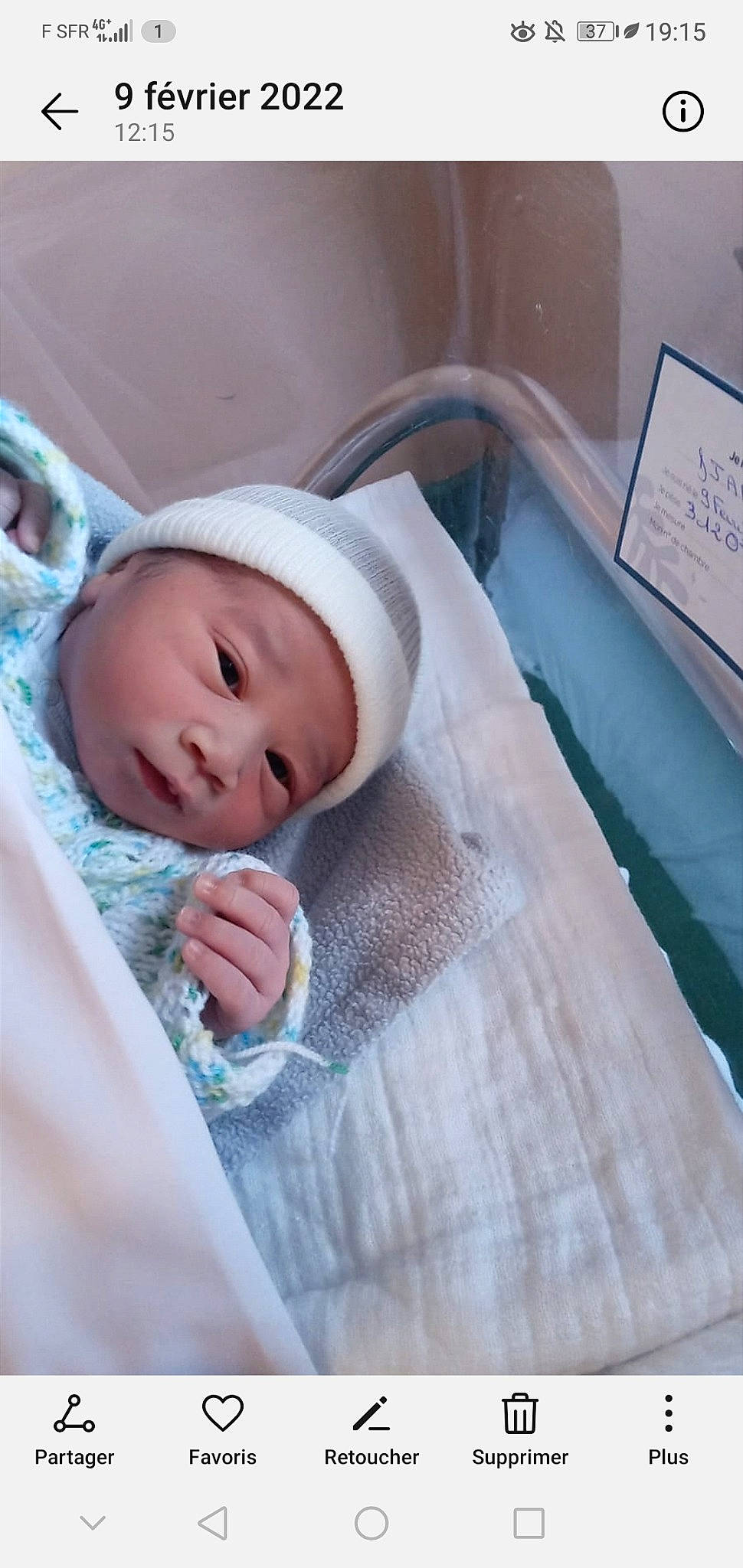 Djamal a rejoint le concours — aidez-le/la à gagner de superbes lots ! baby, baby_products, baby_safety, baby_sleeping, baby_toddler_clothing, bedding, bedtime, blanket, cheek, child, comfort, infant_bed, linens, nap, person, room, sleep, sleeve, textile, toddler