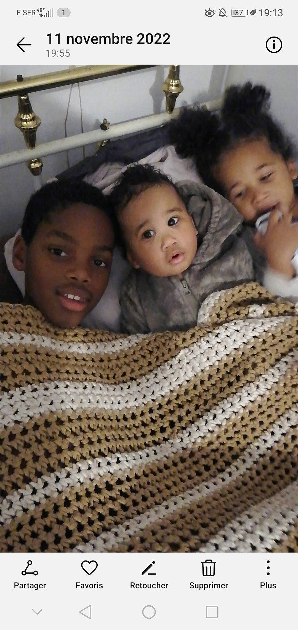 Djamal participe au concours pour gagner de l'argent avec cette photo : baby, cheek, child, chin, comfort, eyebrow, face, flooring, fun, happy, iris, linens, mouth, nose, organ, pattern, people, person, skin, textile