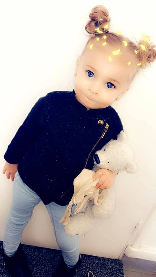 Mandy a rejoint le concours — aidez-le/la à gagner de superbes lots ! baby, cheek, child, doll, figurine, fur, outerwear, person, sleeve, toddler, toy, white