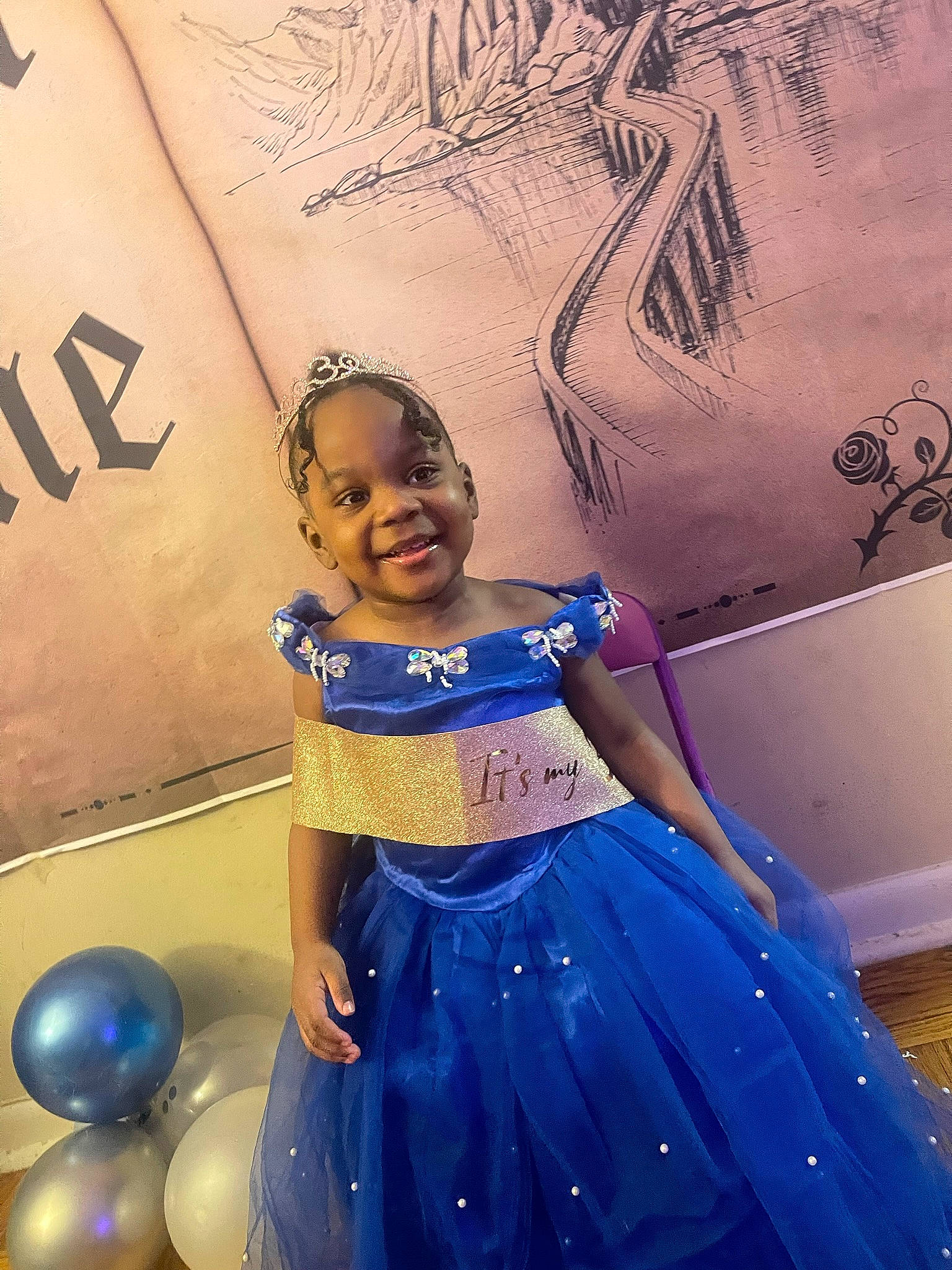 Galeah is registered to the contest to win money with this photo: balloon, child, costume, electric_blue, entertainment, event, fashion_design, fun, gesture, hair, happy, jewellery, joy, magenta, party_supply, performing_arts, person, room, smile, toddler