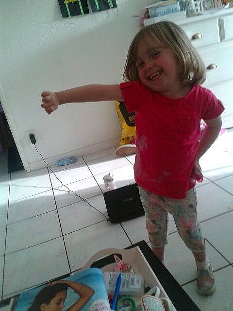 Rachel a rejoint le concours — aidez-le/la à gagner de superbes lots ! arm, child, cool, day, design, finger, floor, flooring, fun, girl, hair, hand, joy, leg, mouth, person, play, product, room, shoulder