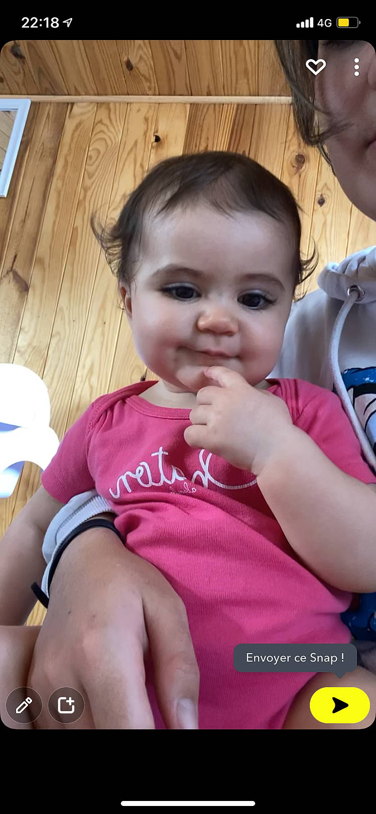 Gynger a rejoint le concours — aidez-le/la à gagner de superbes lots ! baby_toddler_clothing, cheek, cool, ear, eyelash, gesture, hairstyle, happy, iris, joy, lip, mammal, mouth, neck, nose, person, pink, skin, smile, thumb