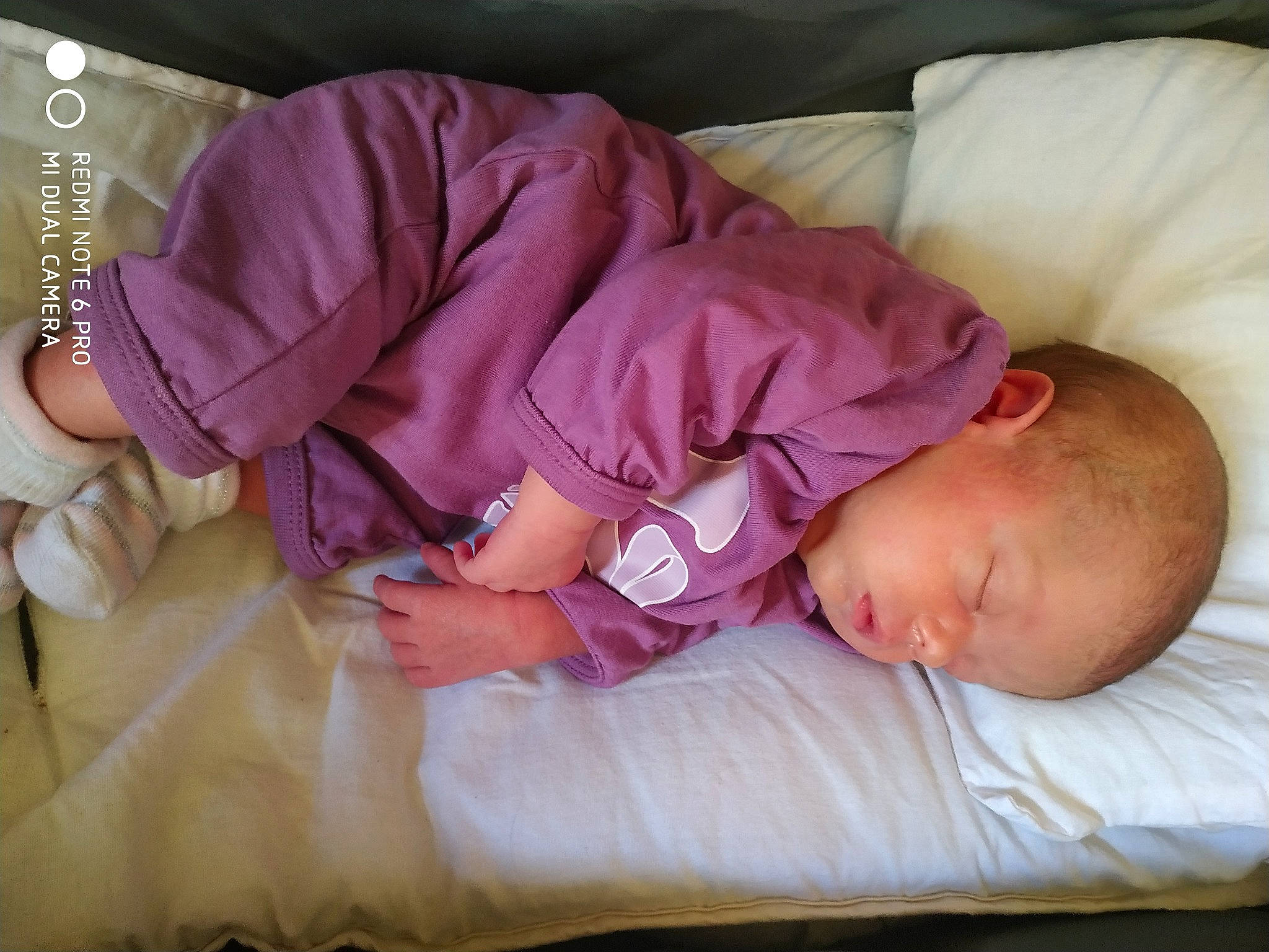 Héléna participe au concours pour gagner de l'argent avec cette photo : baby, baby_products, baby_sleeping, bedtime, birth, cheek, child, comfort, hand, nap, person, pink, product, skin, sleep, toddler