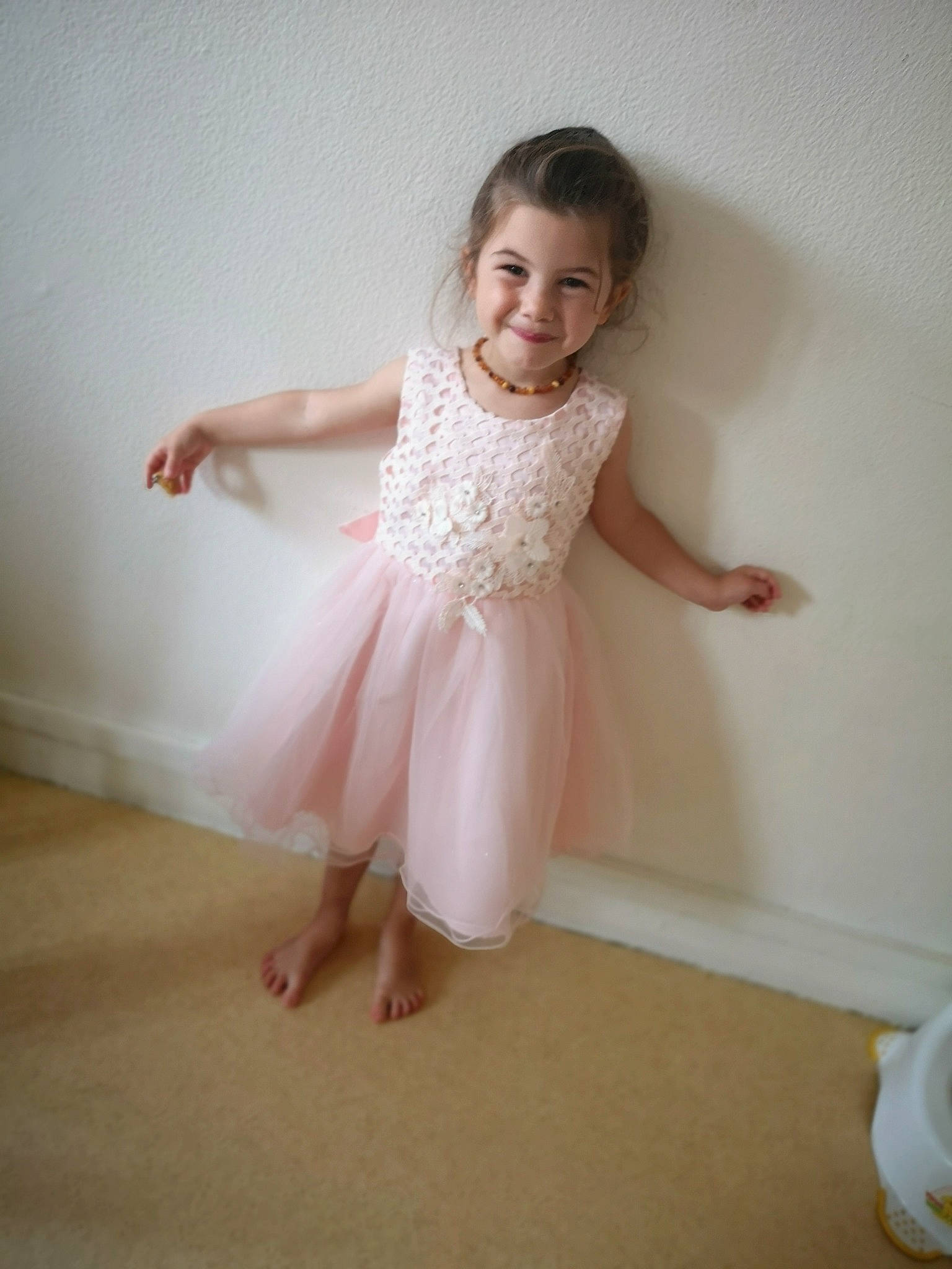 Lily-rose participe au concours pour gagner de l'argent avec cette photo : baby, ballet_tutu, barefoot, child, costume, dress, floor, flooring, footwear, fun, joy, leg, person, pink, shoe, skin, toddler, white